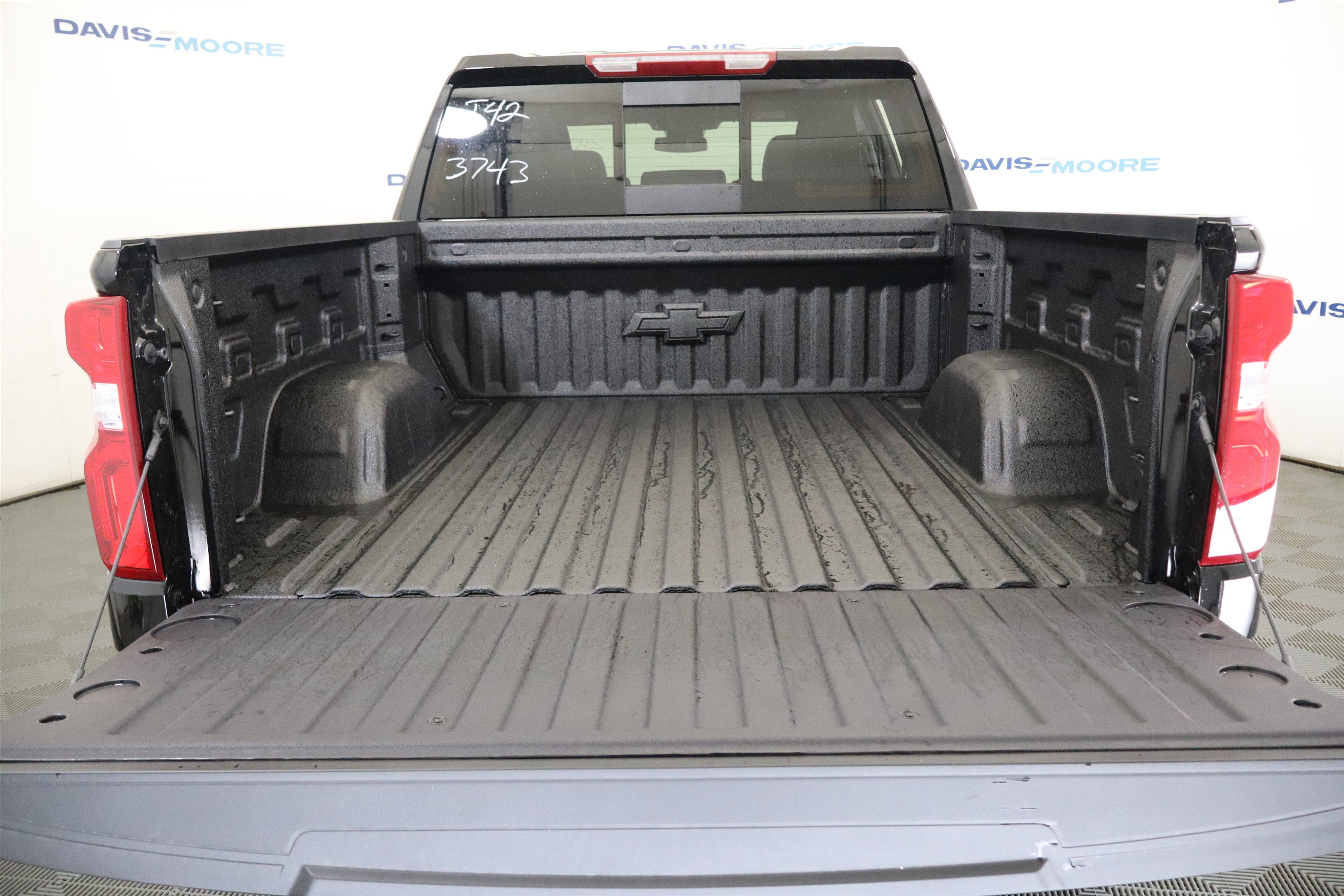 2026 Chevrolet Silverado 1500 LTZ Crew Cab 4WD