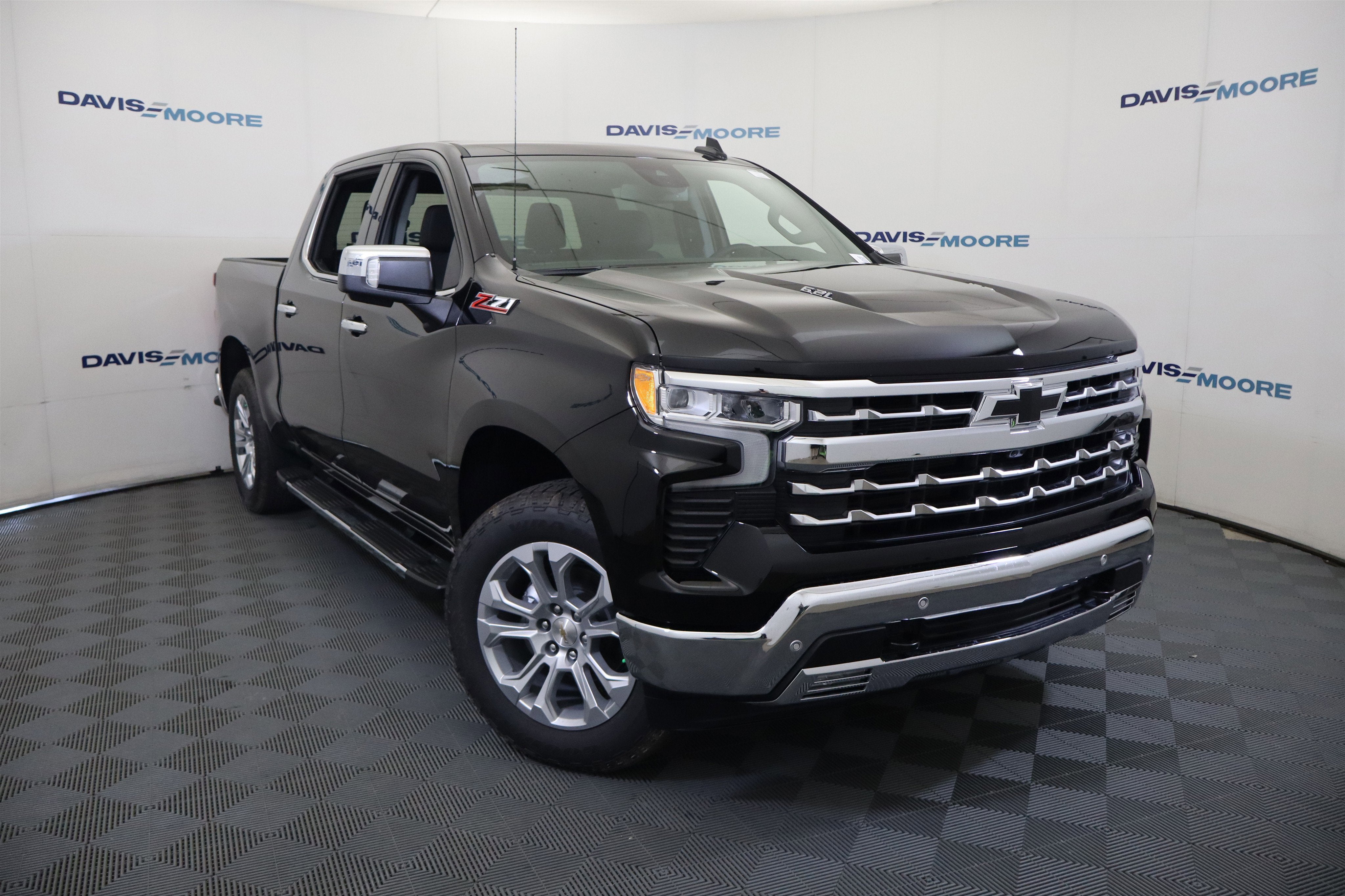 2026 Chevrolet Silverado 1500 LTZ Crew Cab 4WD