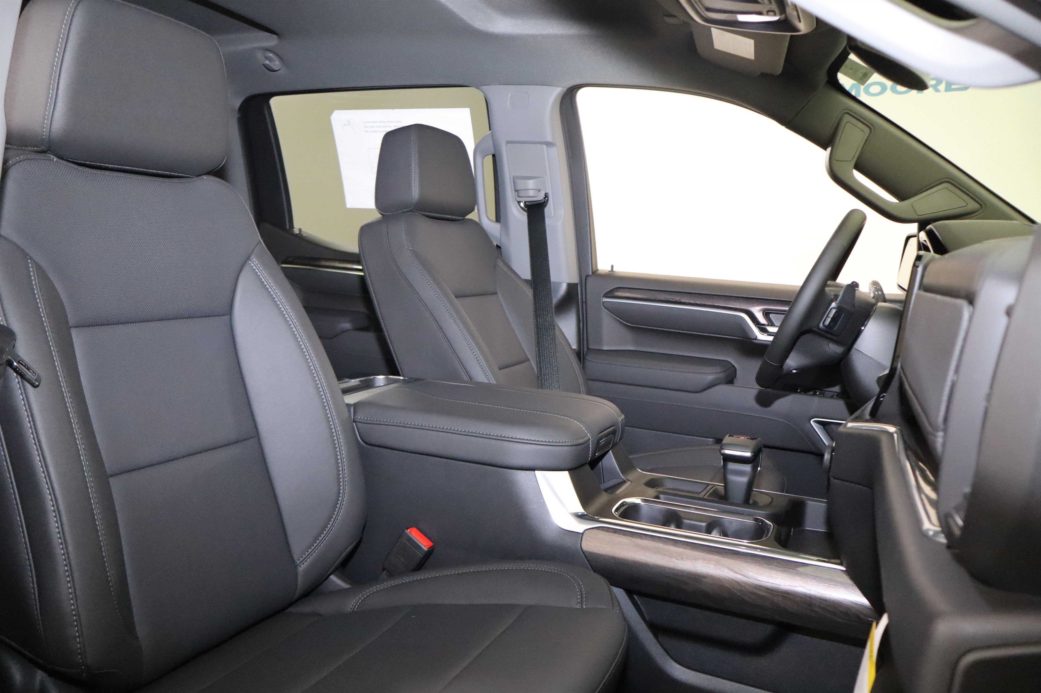 2026 Chevrolet Silverado 1500 LTZ Crew Cab 4WD