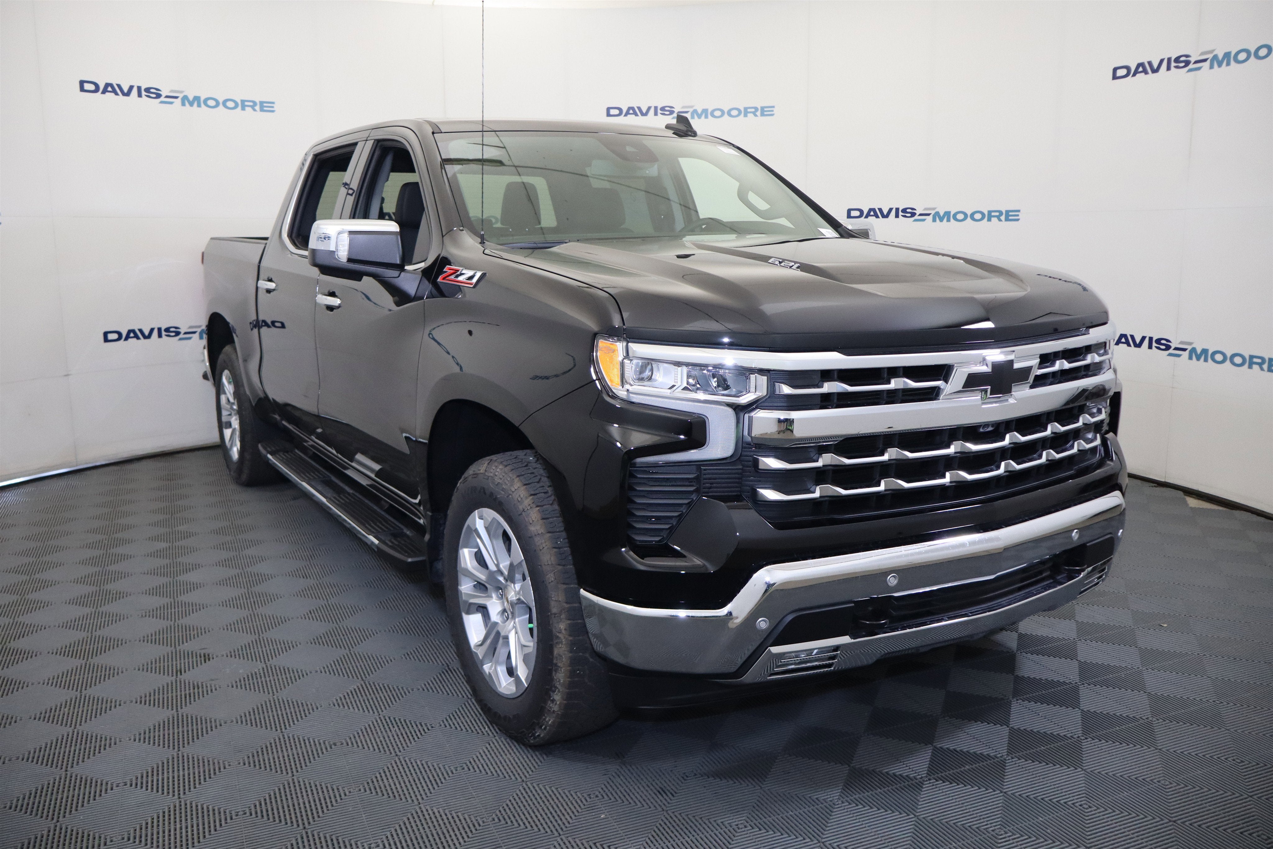 2026 Chevrolet Silverado 1500 LTZ Crew Cab 4WD