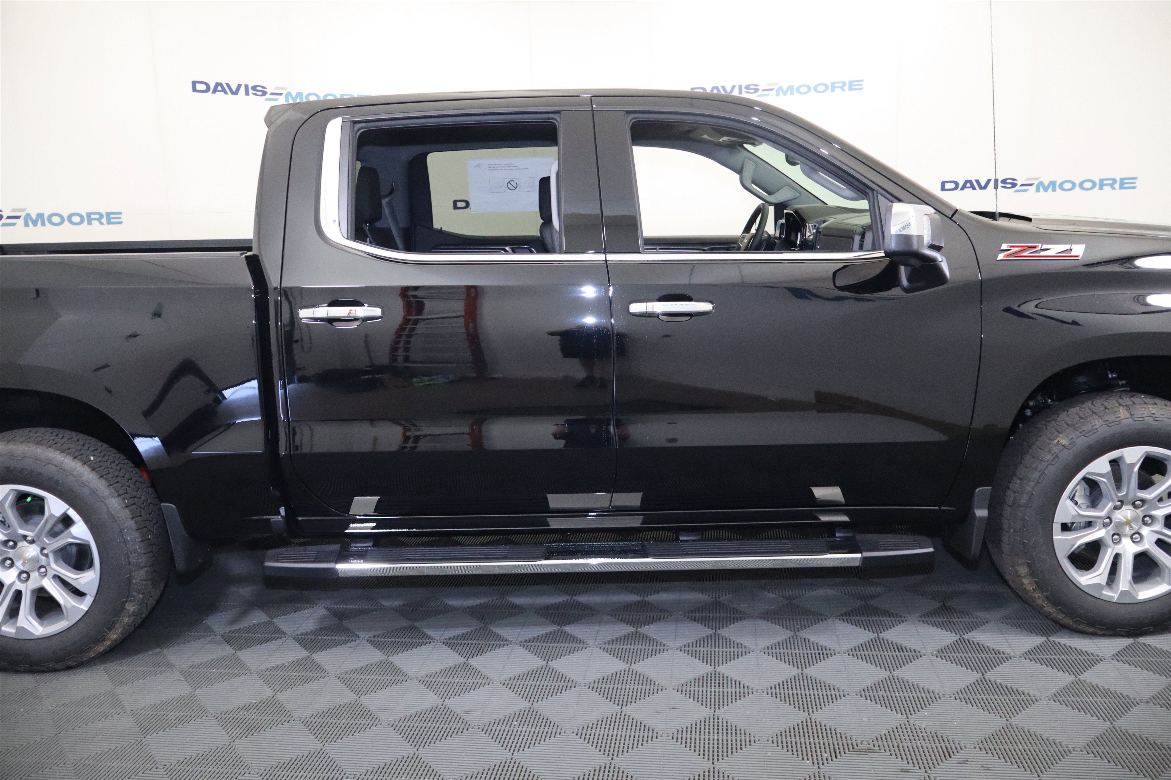 2026 Chevrolet Silverado 1500 LTZ Crew Cab 4WD