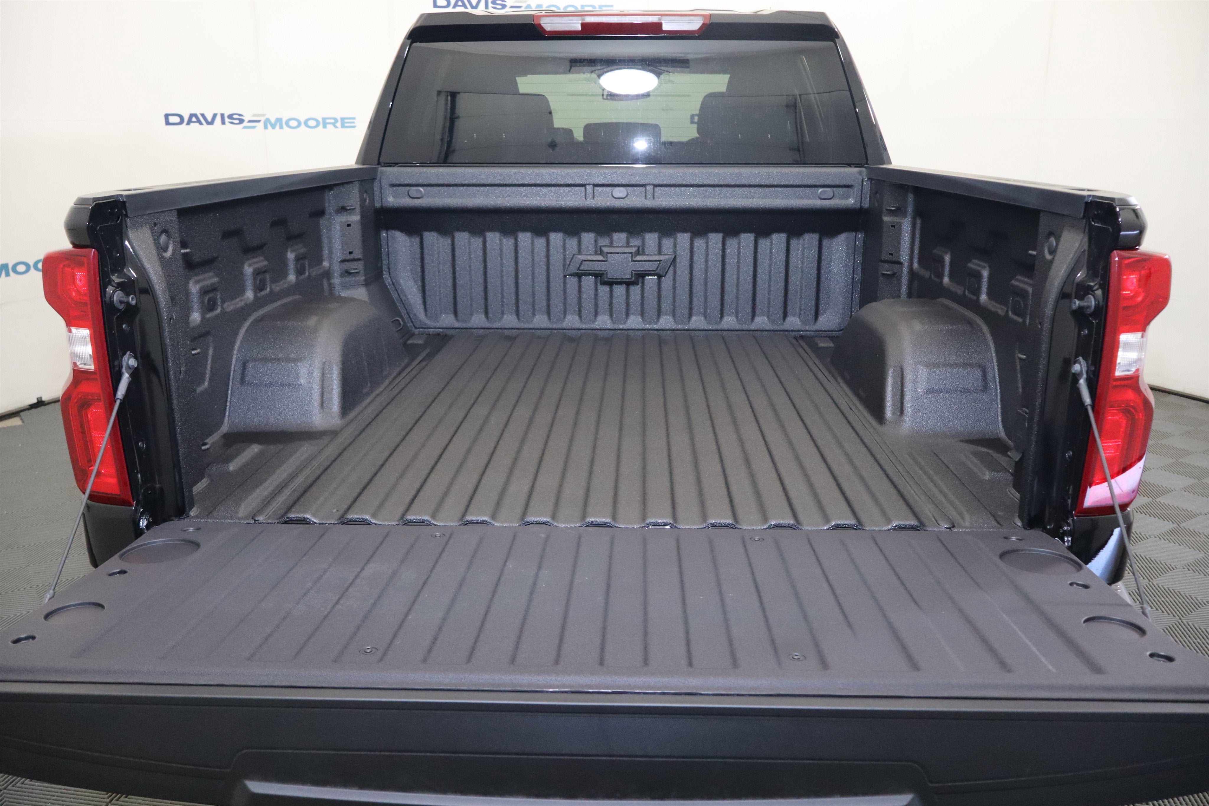 2026 Chevrolet Silverado 1500 LTZ Crew Cab 4WD