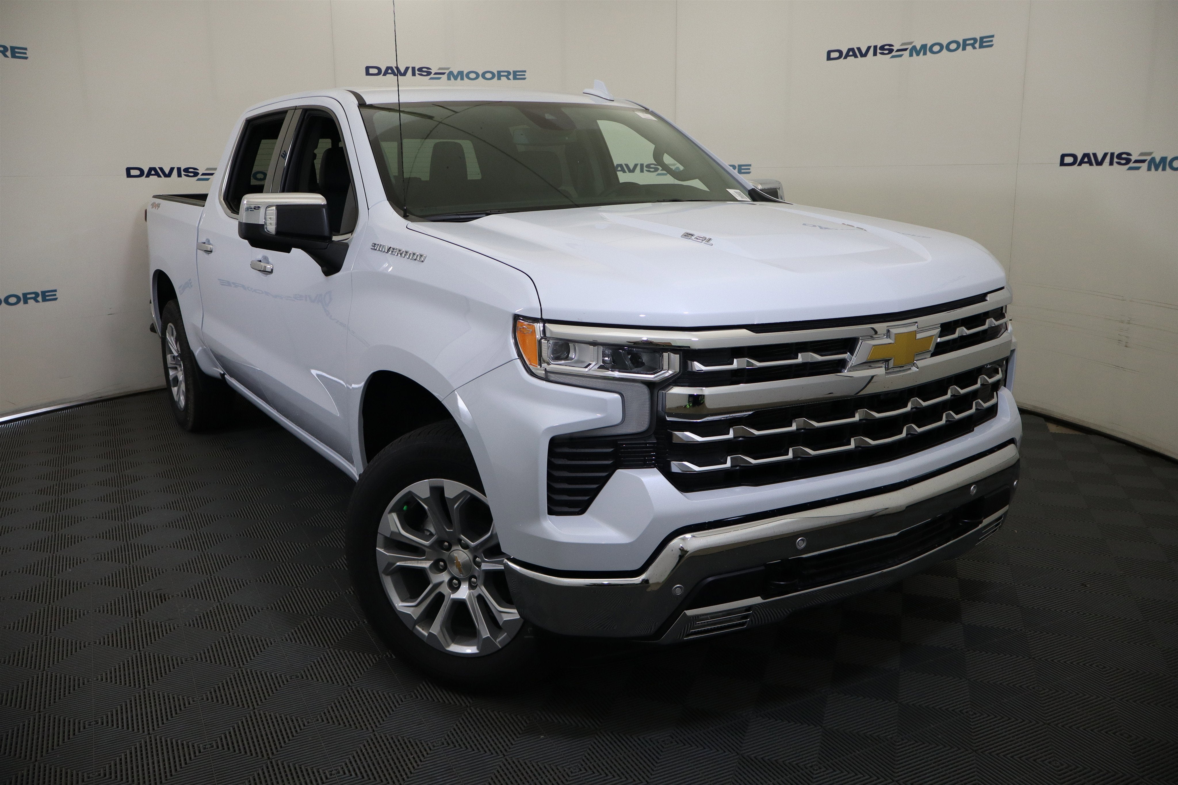 2026 Chevrolet Silverado 1500 LTZ Crew Cab 4WD