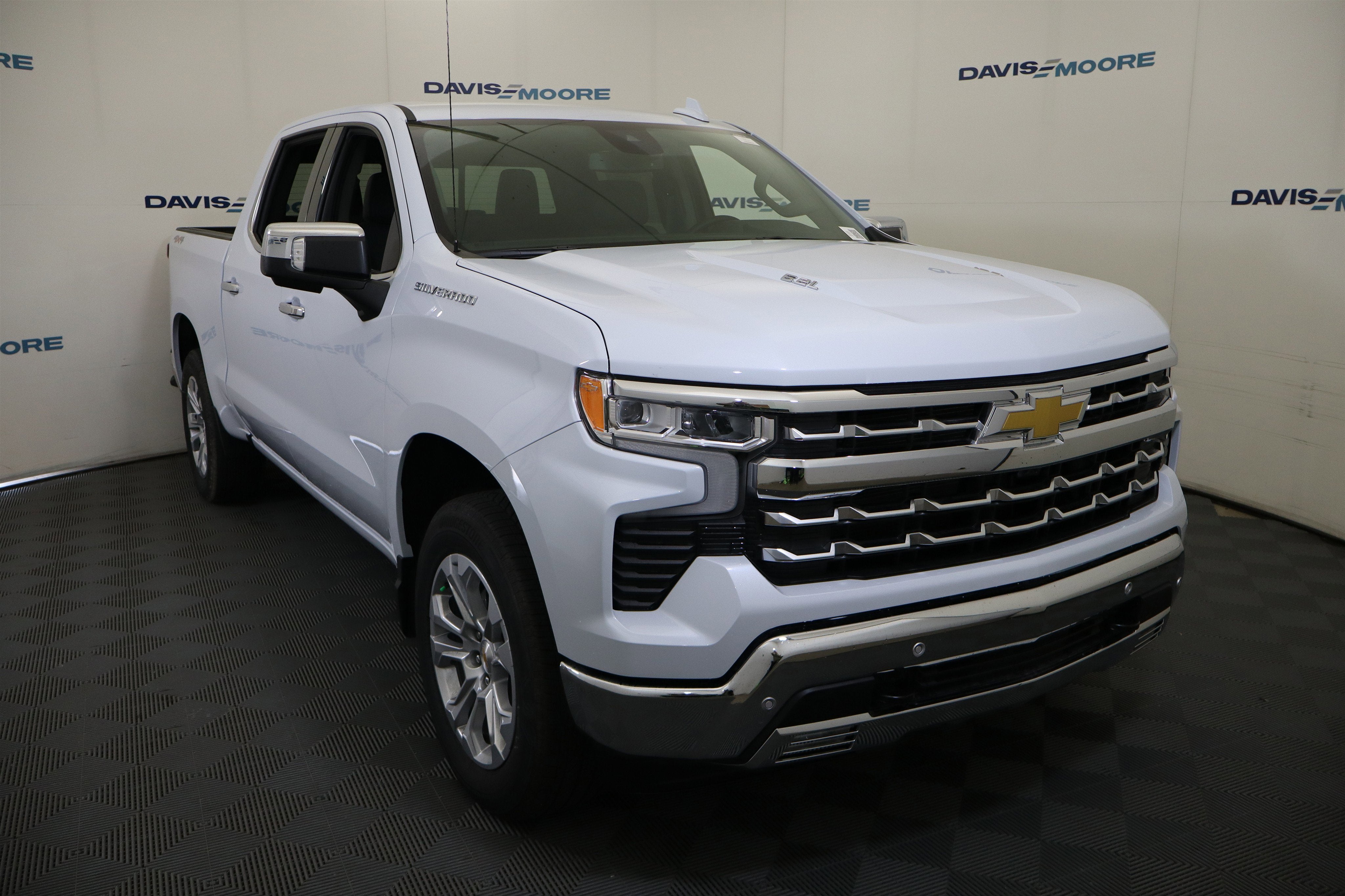 2026 Chevrolet Silverado 1500 LTZ Crew Cab 4WD