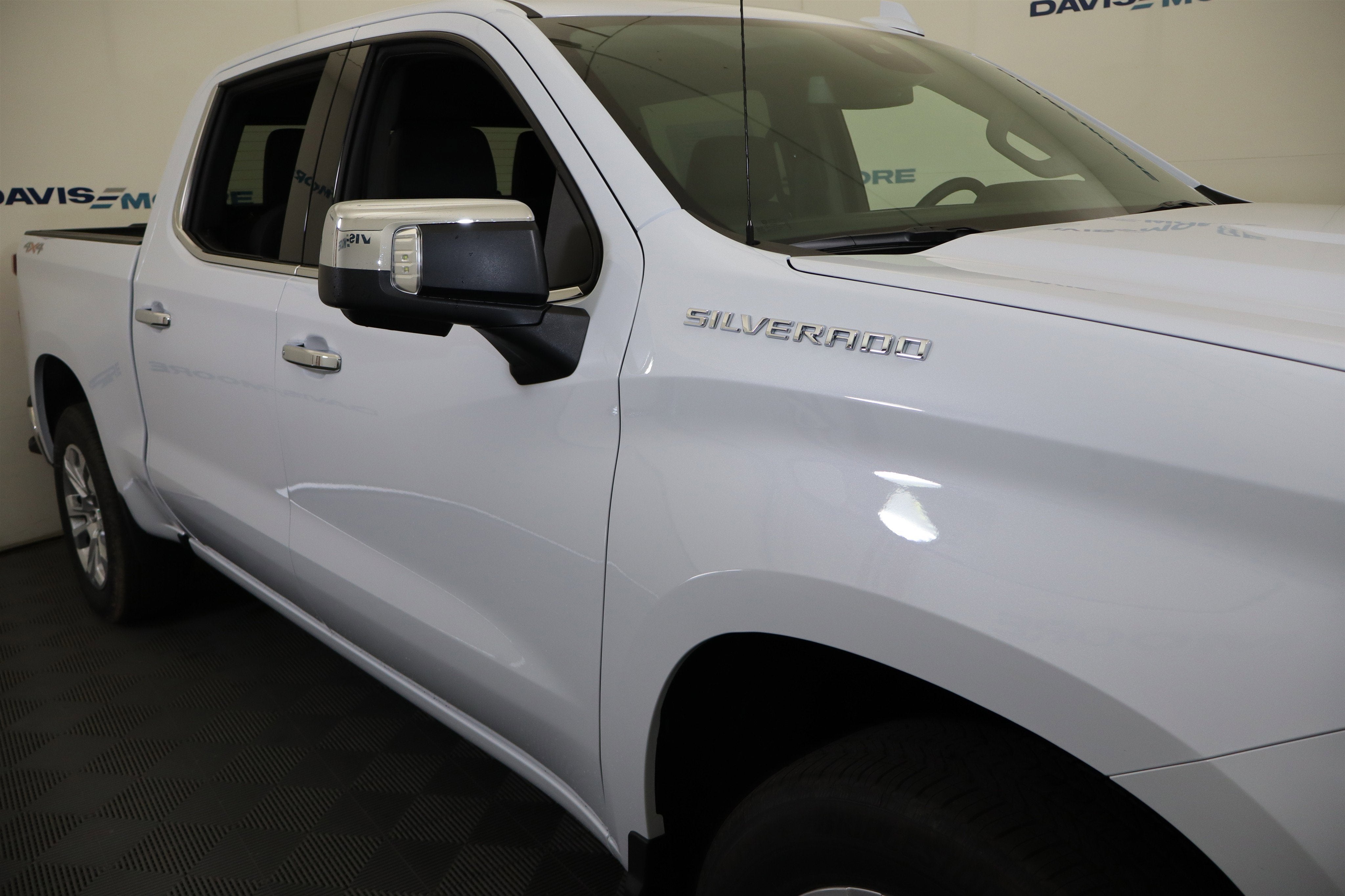 2026 Chevrolet Silverado 1500 LTZ Crew Cab 4WD