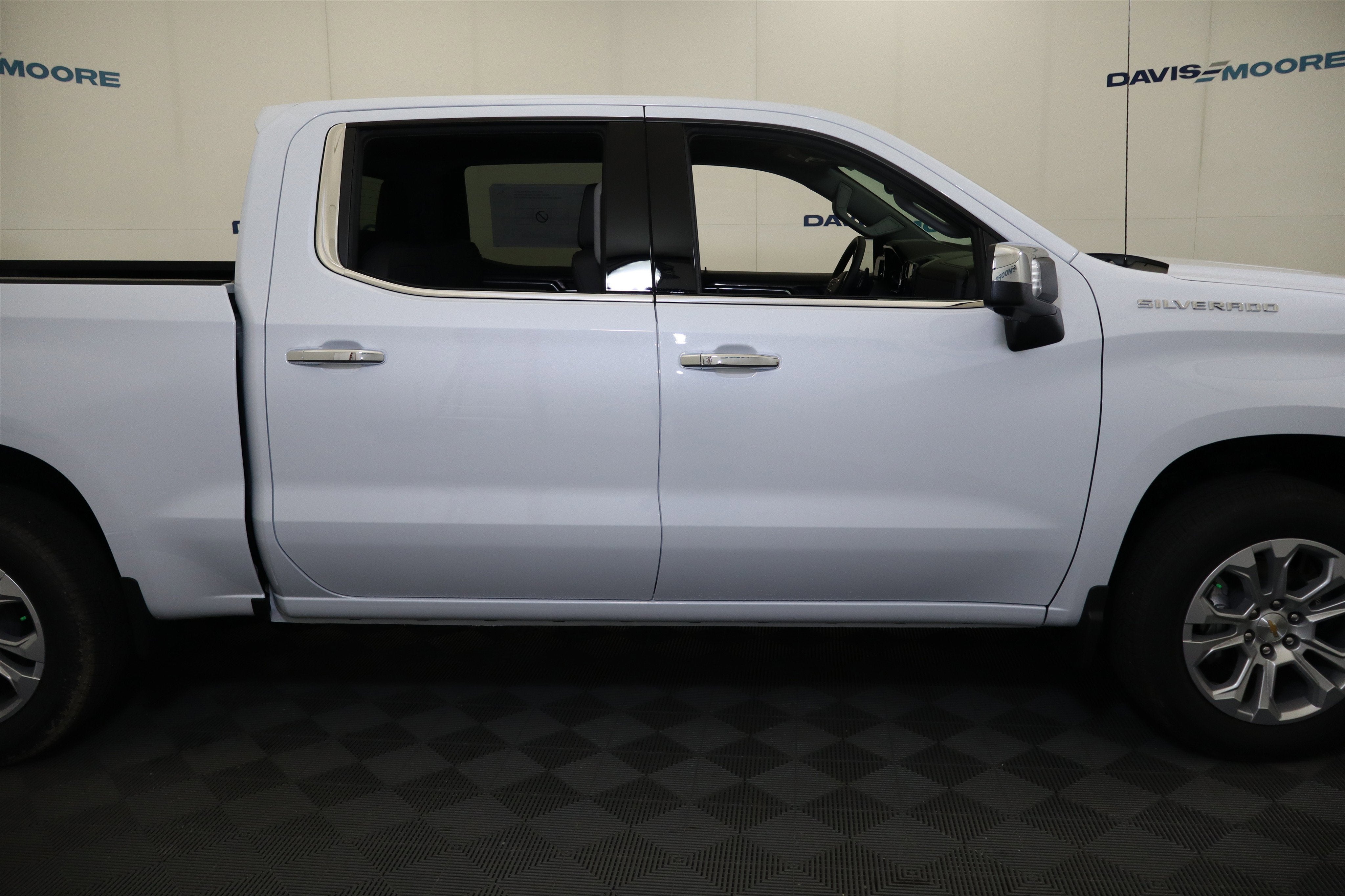2026 Chevrolet Silverado 1500 LTZ Crew Cab 4WD
