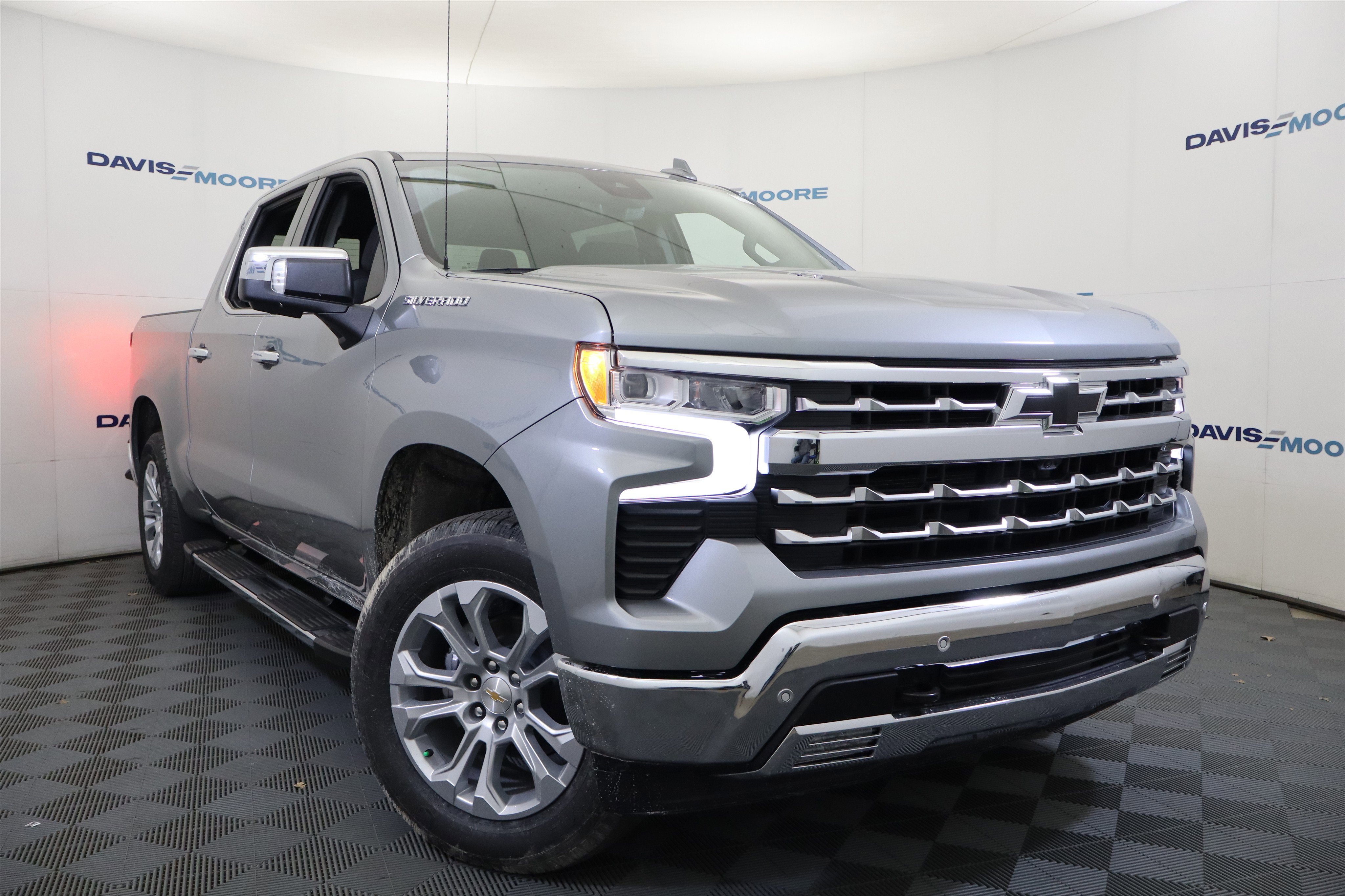 2026 Chevrolet Silverado 1500 LTZ Crew Cab 4WD