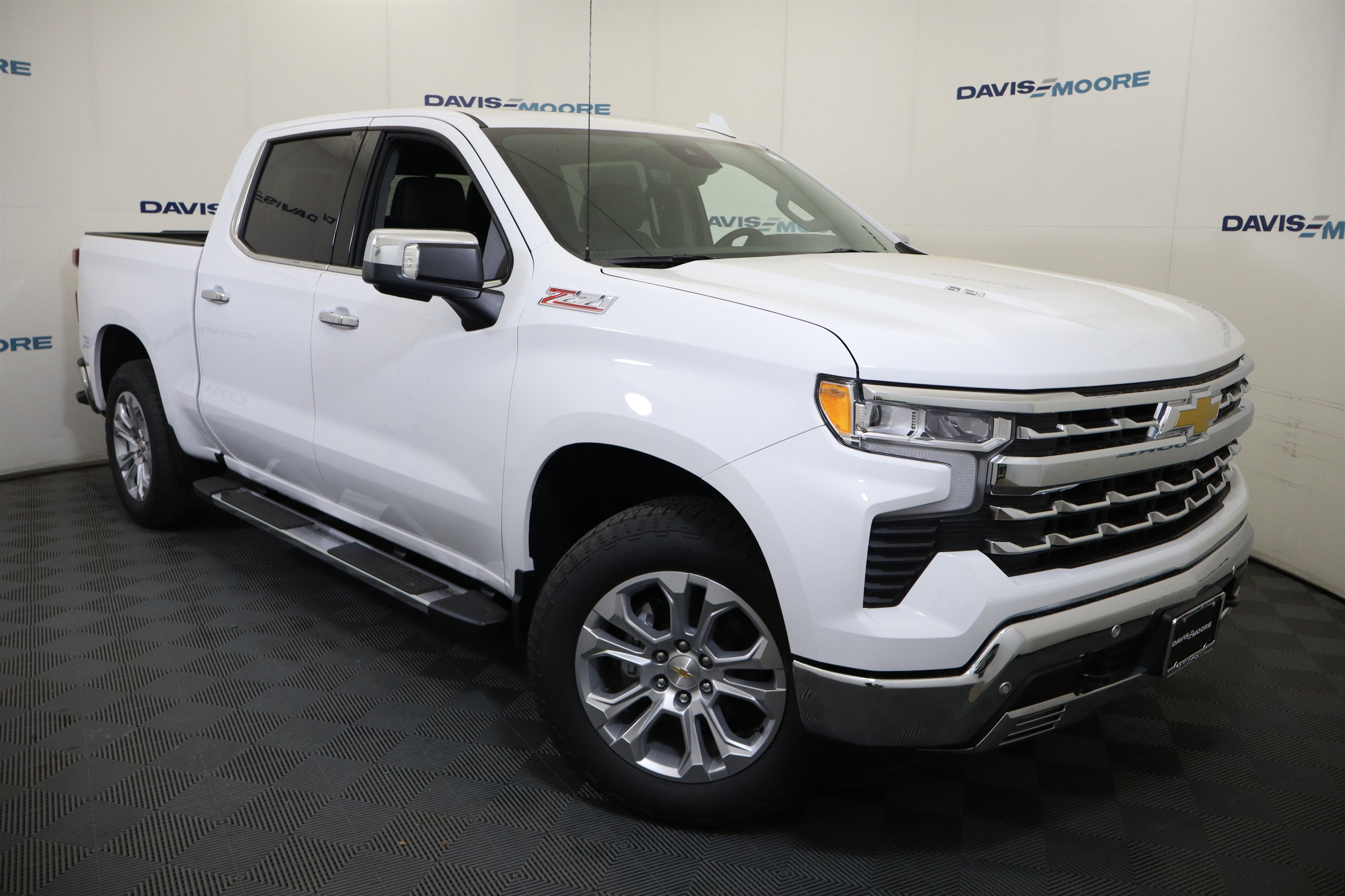 2026 Chevrolet Silverado 1500 LTZ Crew Cab 4WD