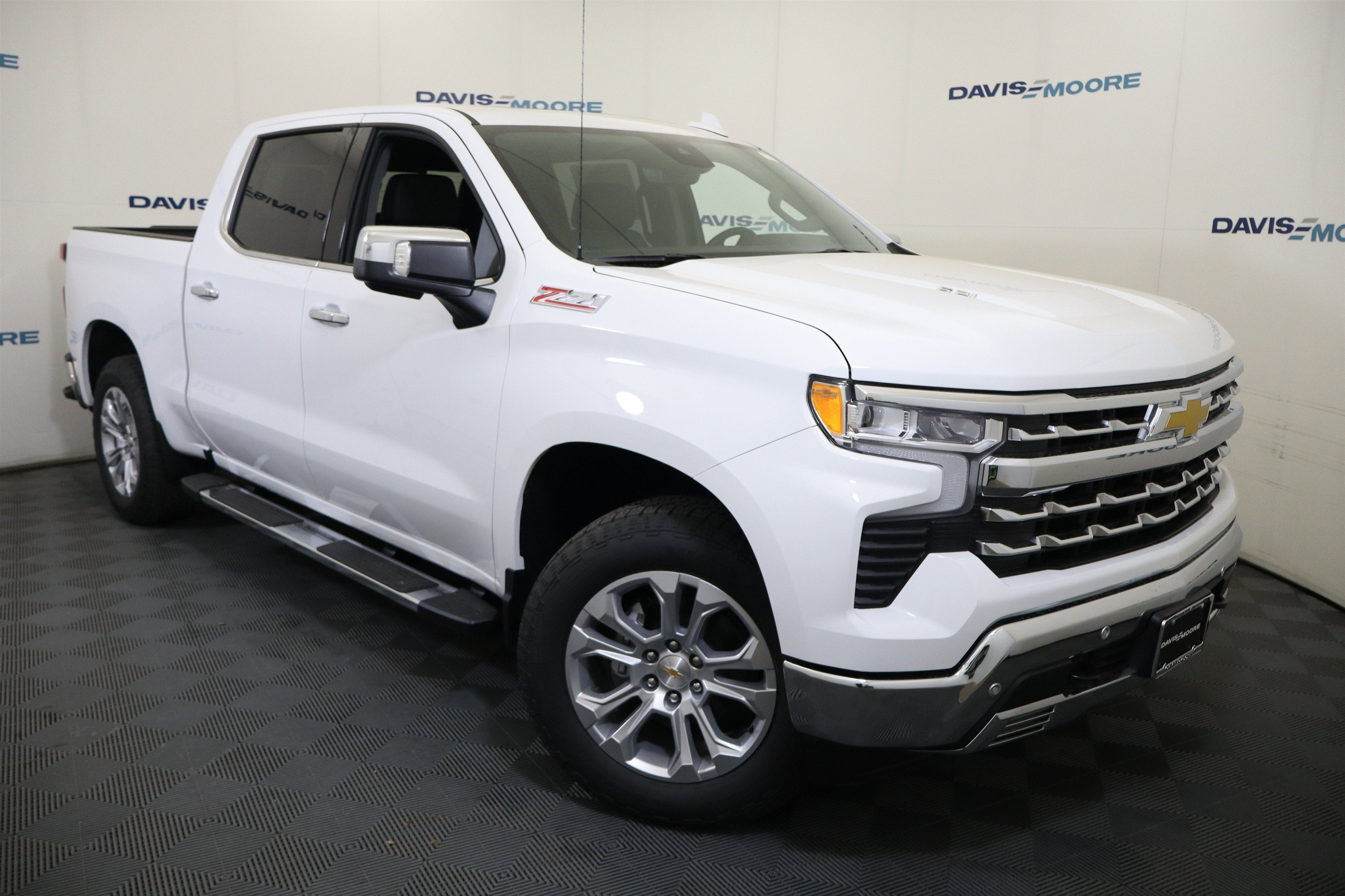 2026 Chevrolet Silverado 1500 LTZ Crew Cab 4WD