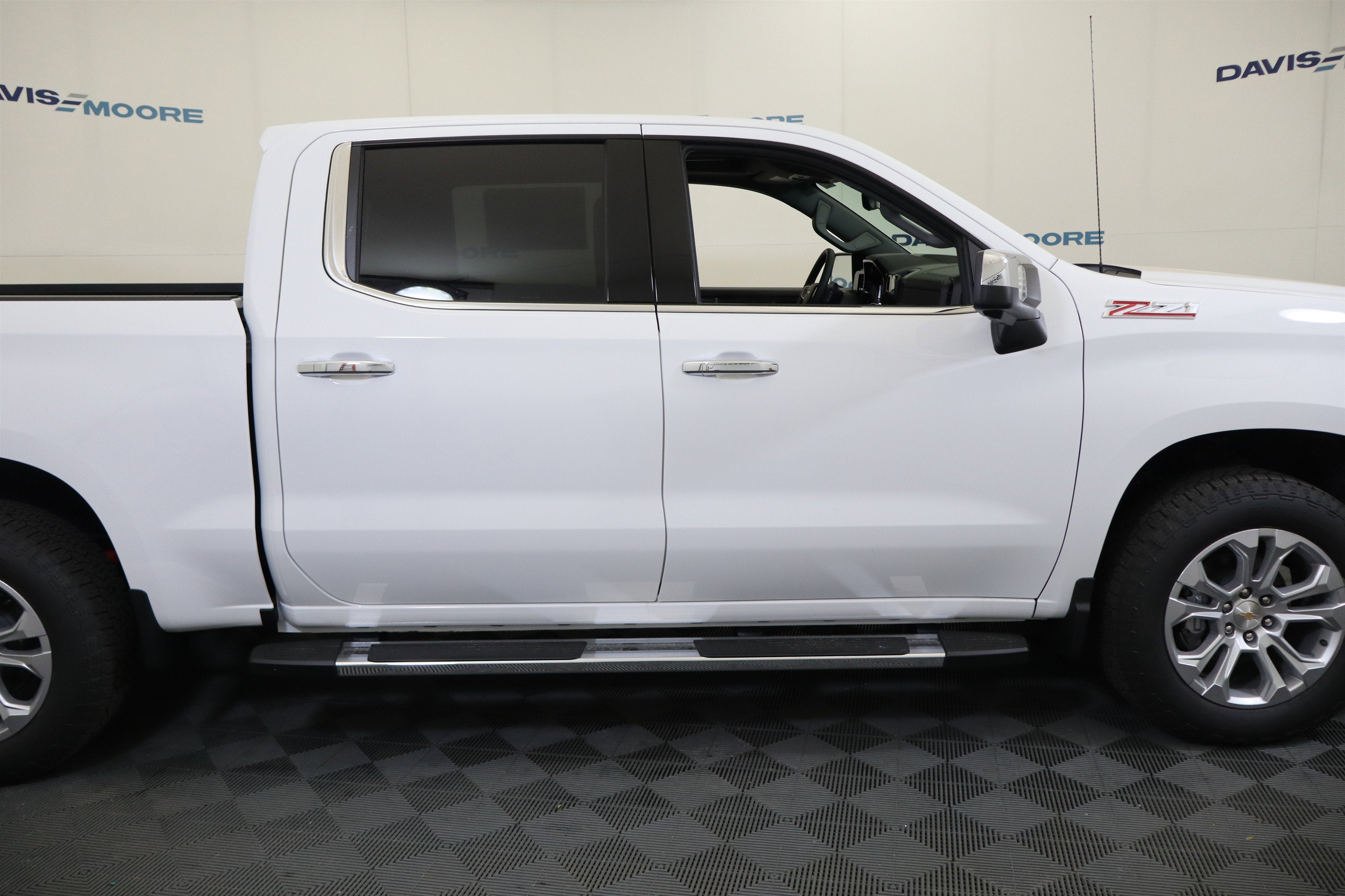 2026 Chevrolet Silverado 1500 LTZ Crew Cab 4WD