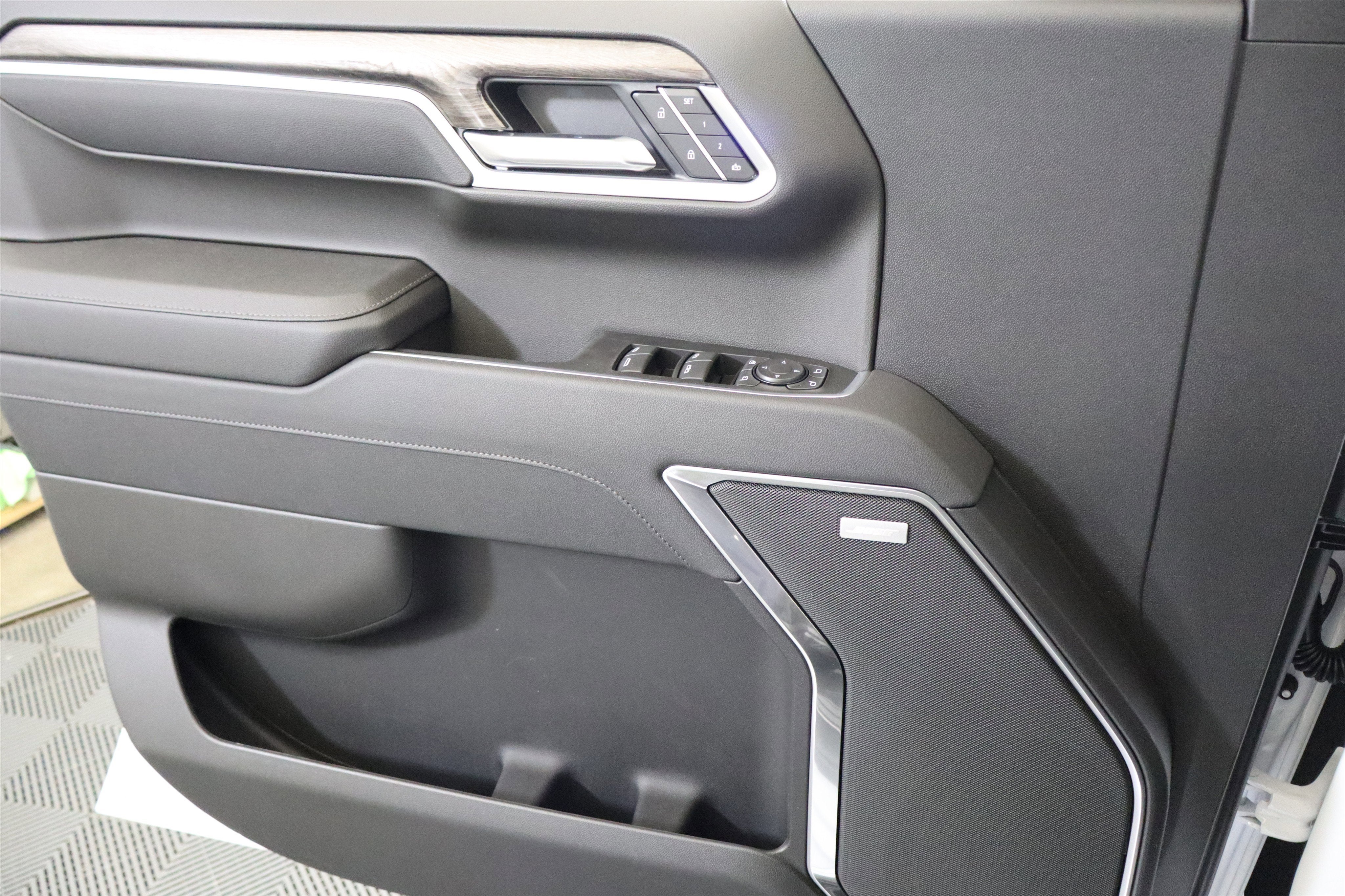 2026 Chevrolet Silverado 1500 LTZ Crew Cab 4WD