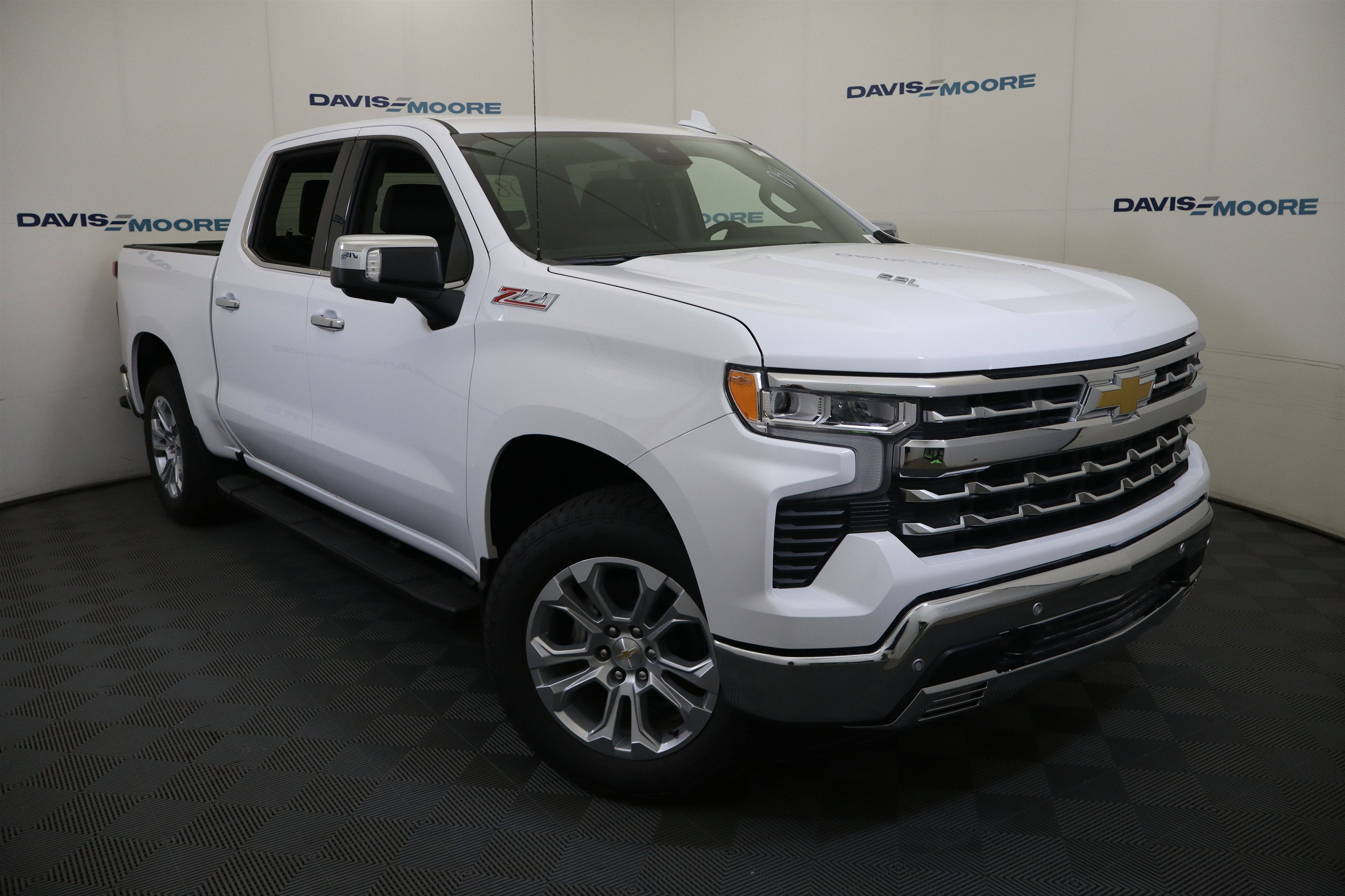 2026 Chevrolet Silverado 1500 LTZ Crew Cab 4WD