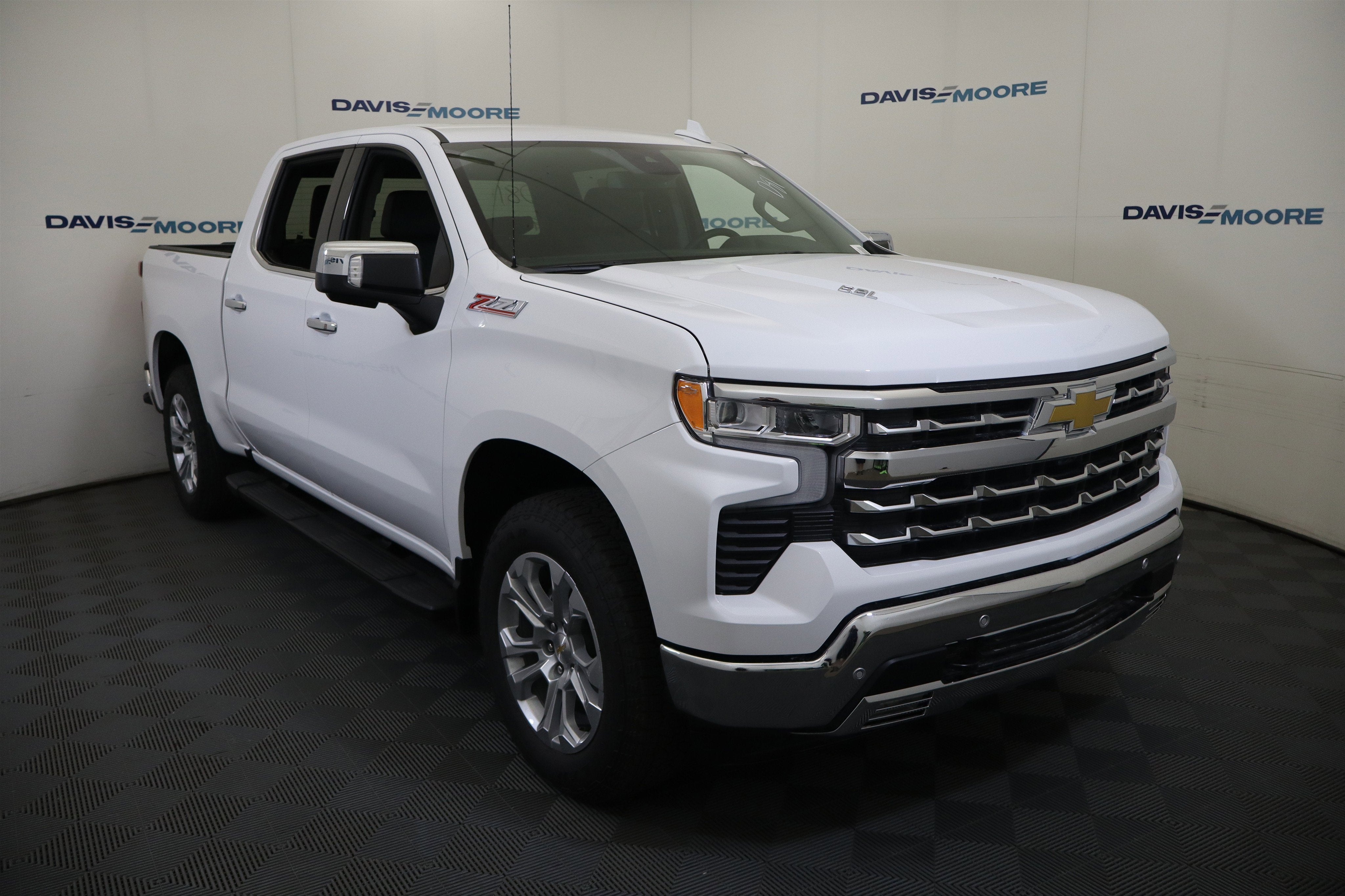 2026 Chevrolet Silverado 1500 LTZ Crew Cab 4WD