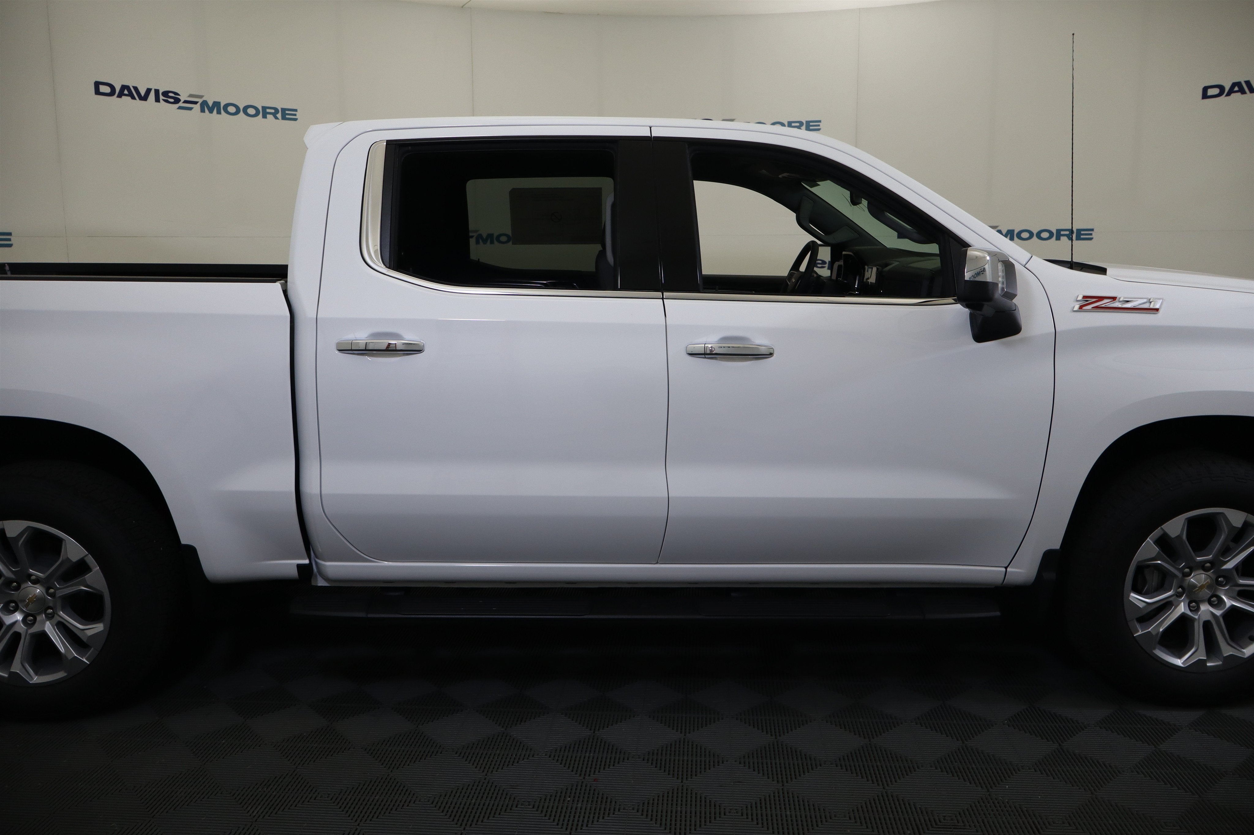 2026 Chevrolet Silverado 1500 LTZ Crew Cab 4WD
