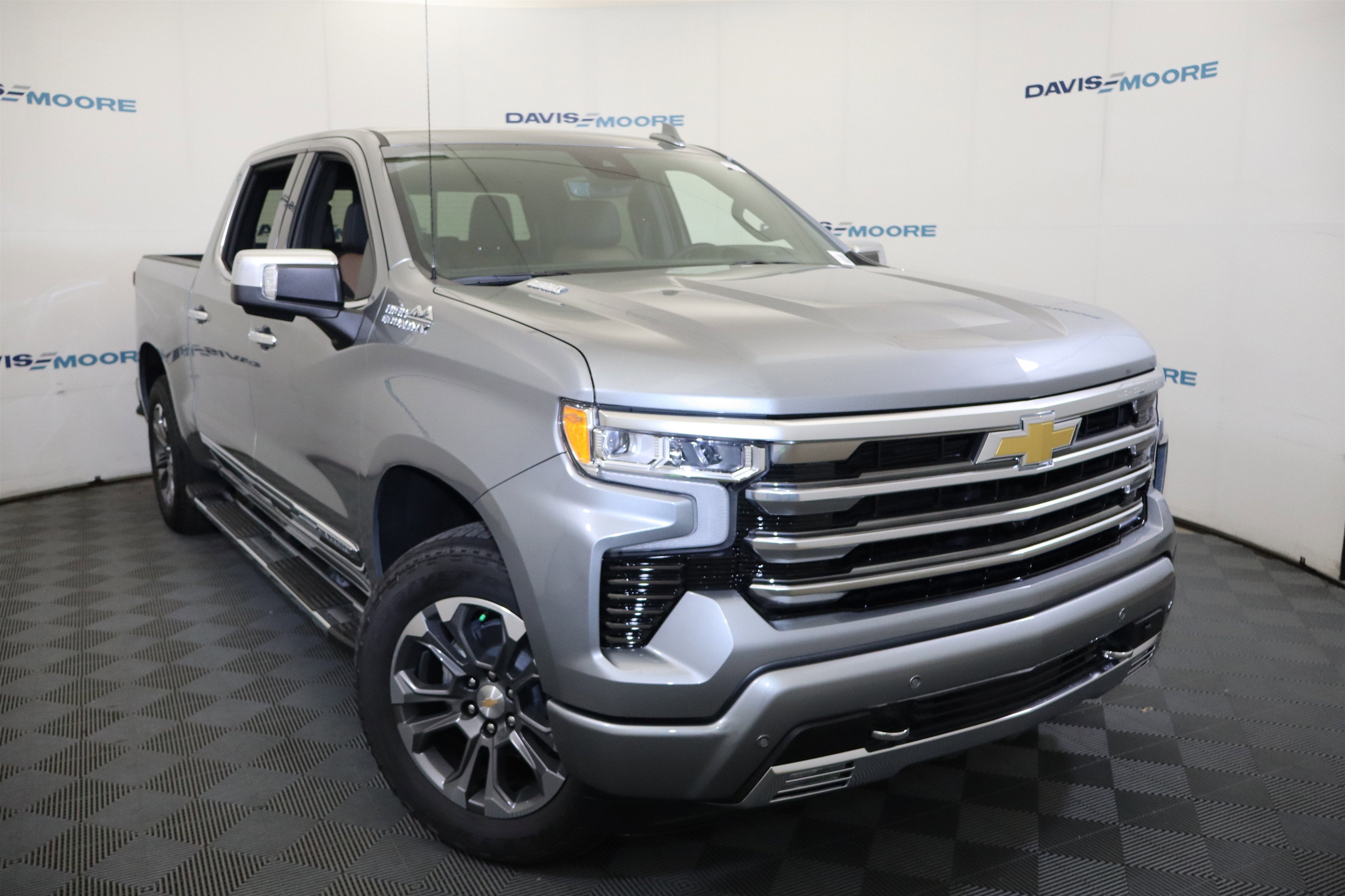 2026 Chevrolet Silverado 1500 High Country Crew Cab 4WD