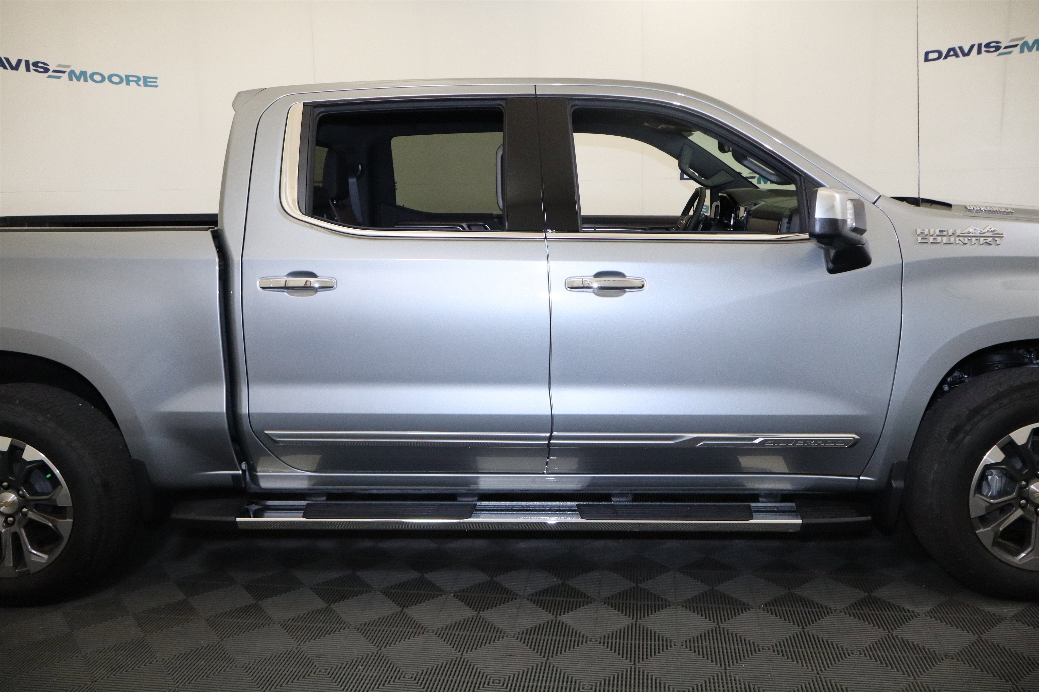 2026 Chevrolet Silverado 1500 High Country Crew Cab 4WD