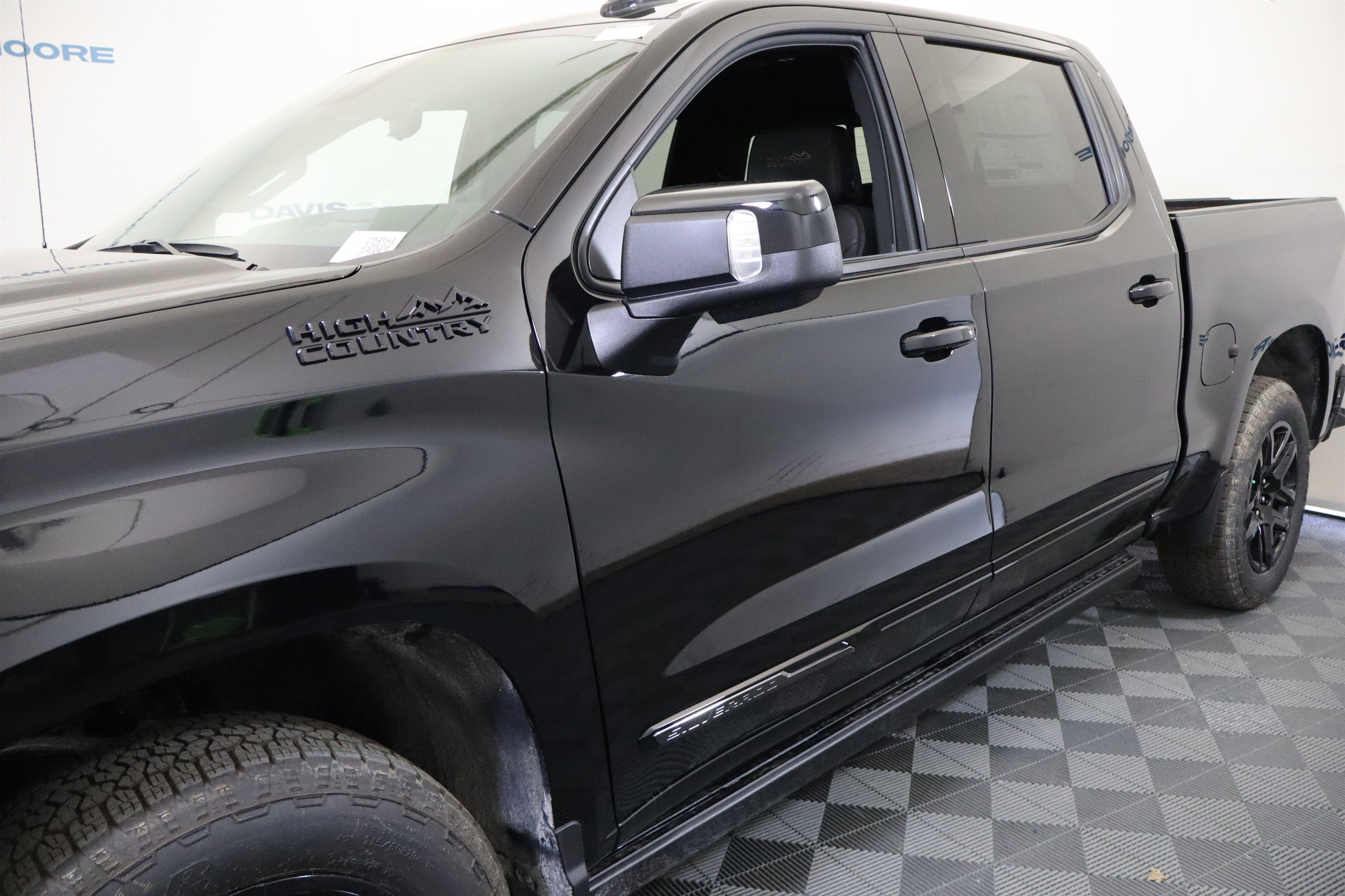 2026 Chevrolet Silverado 1500 High Country Crew Cab 4WD