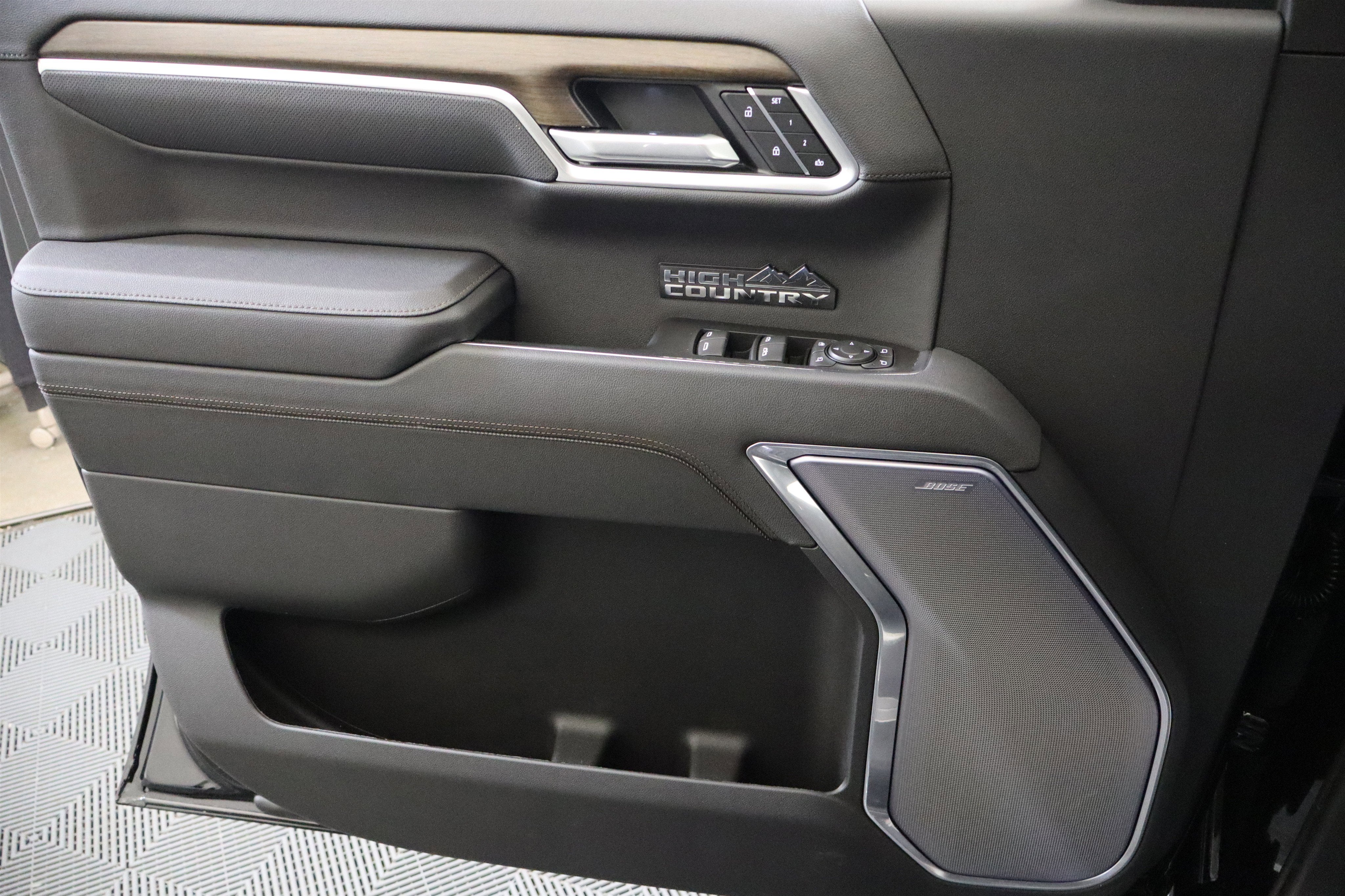 2026 Chevrolet Silverado 1500 High Country Crew Cab 4WD