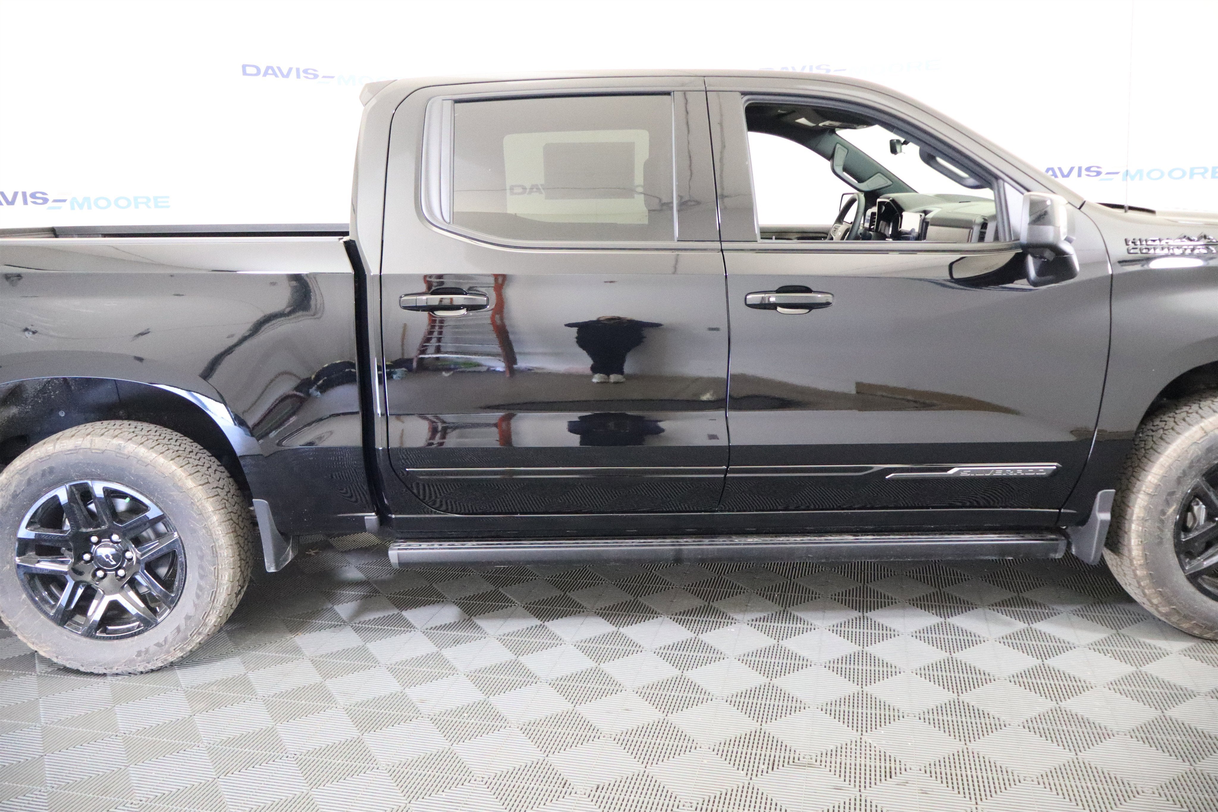 2026 Chevrolet Silverado 1500 High Country Crew Cab 4WD