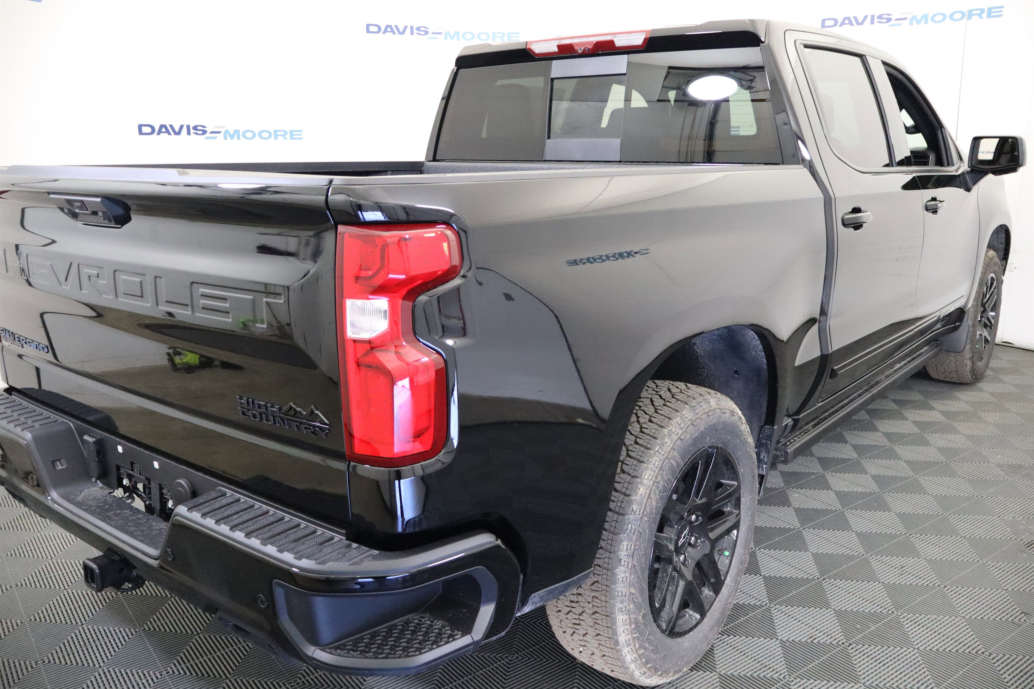 2026 Chevrolet Silverado 1500 High Country Crew Cab 4WD