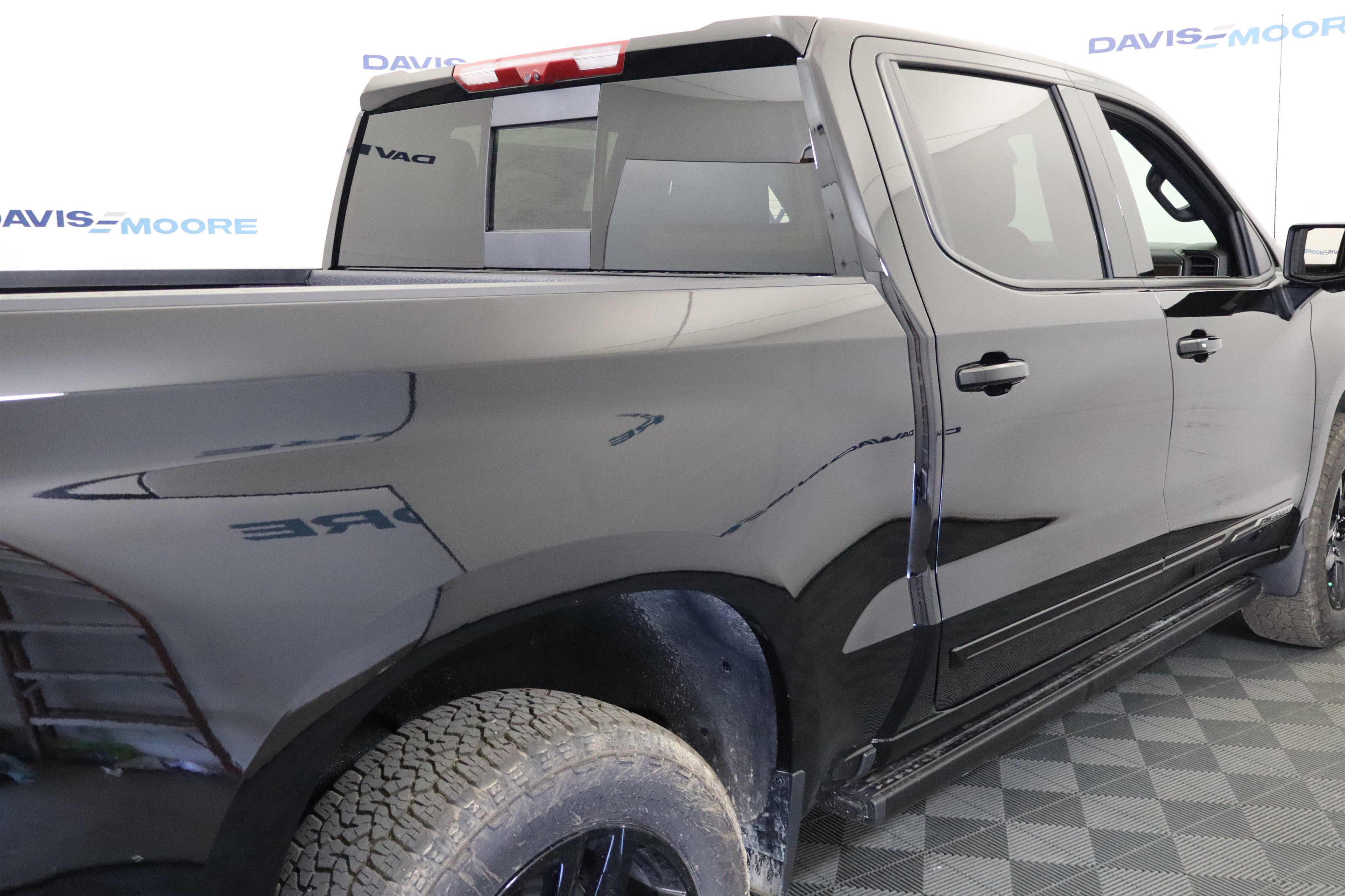 2026 Chevrolet Silverado 1500 High Country Crew Cab 4WD