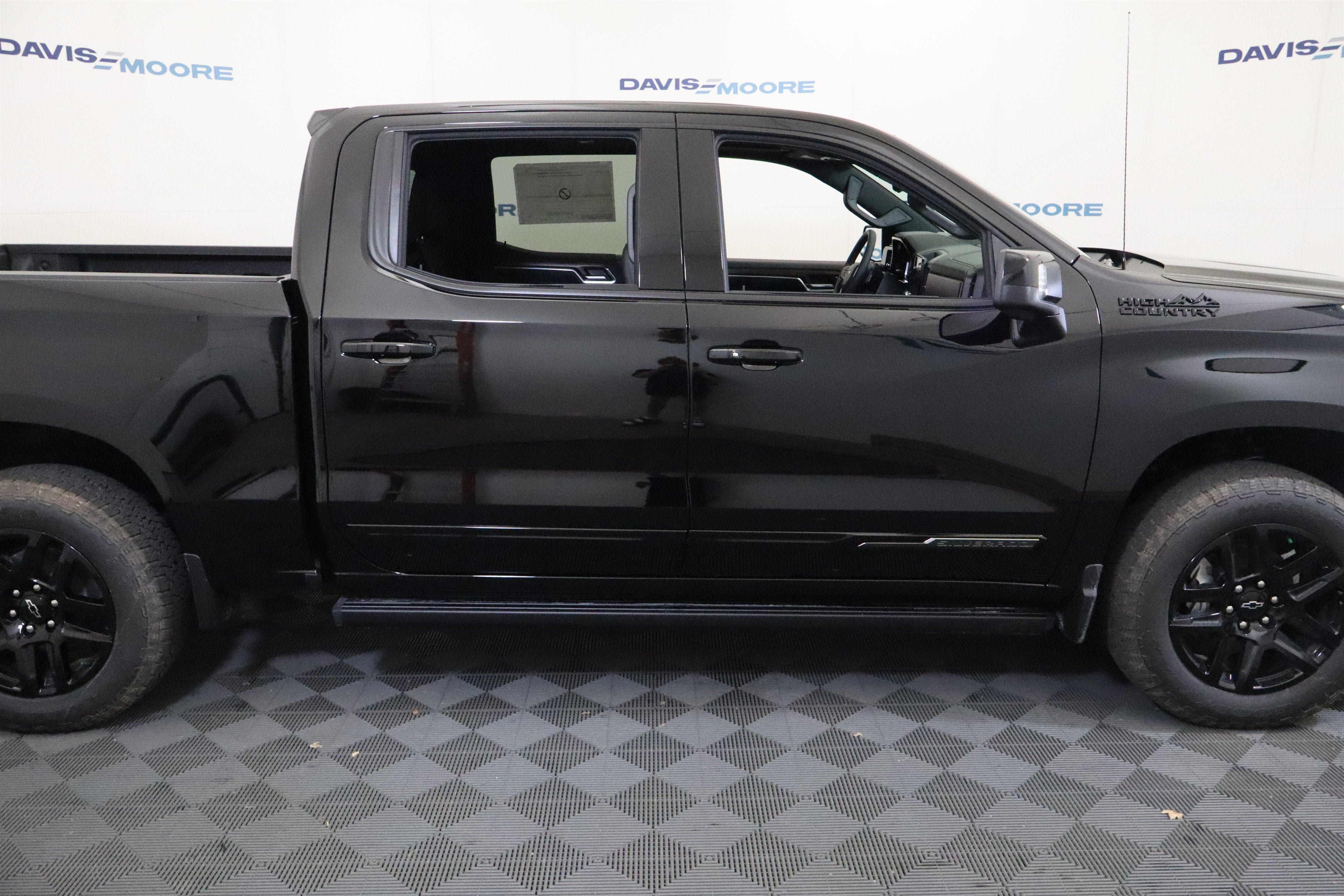 2026 Chevrolet Silverado 1500 High Country Crew Cab 4WD