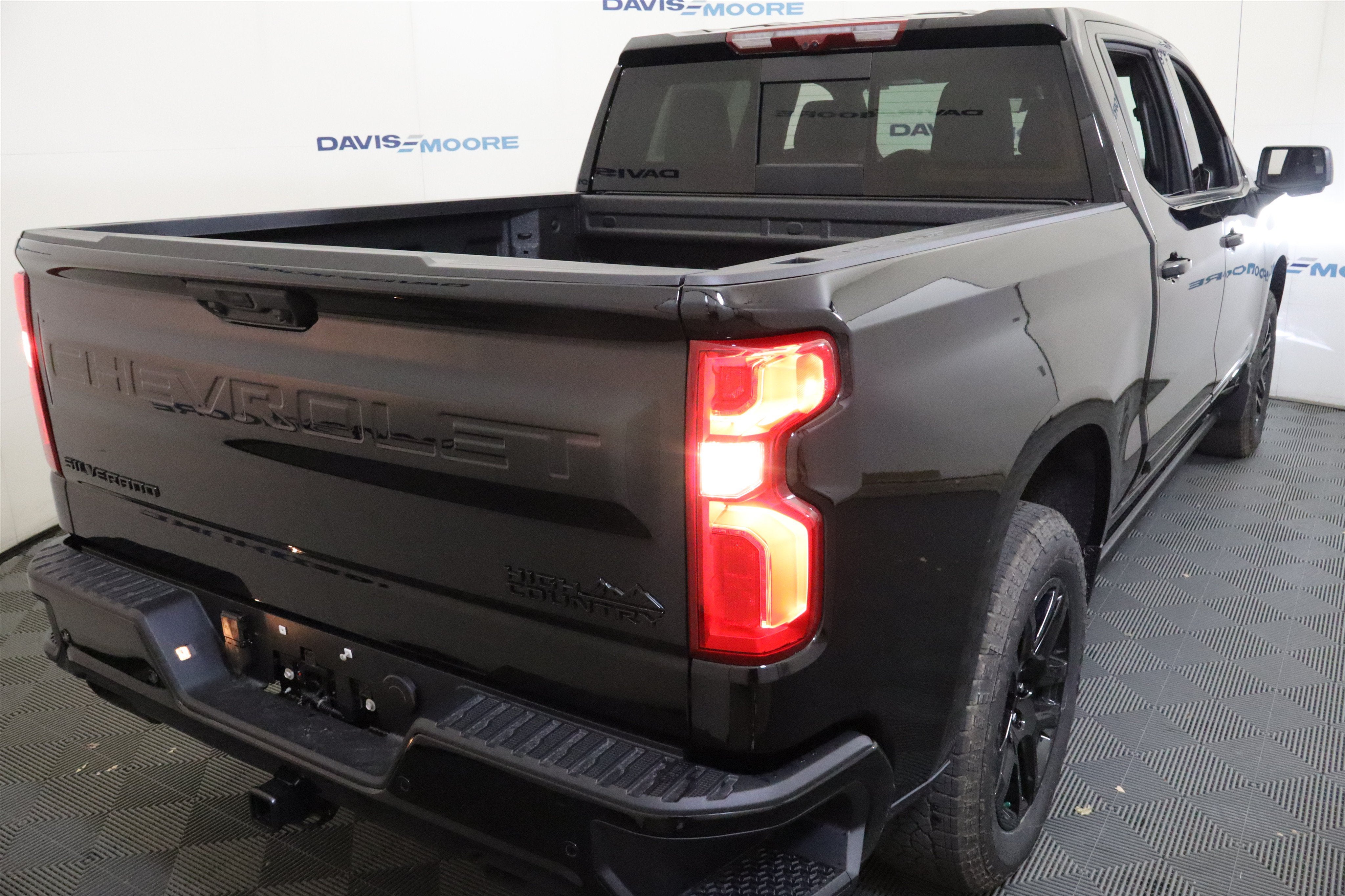 2026 Chevrolet Silverado 1500 High Country Crew Cab 4WD