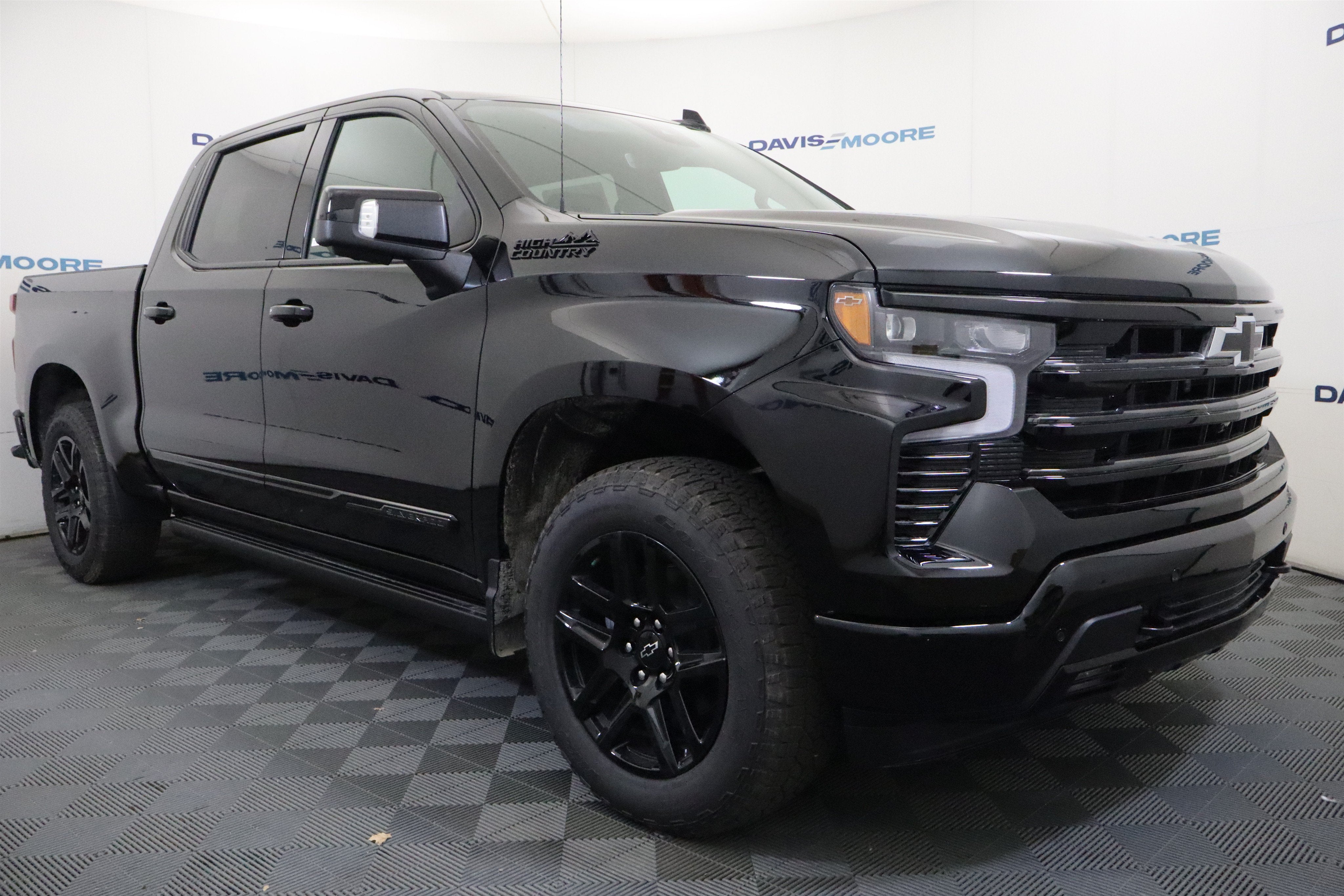 2026 Chevrolet Silverado 1500 High Country Crew Cab 4WD