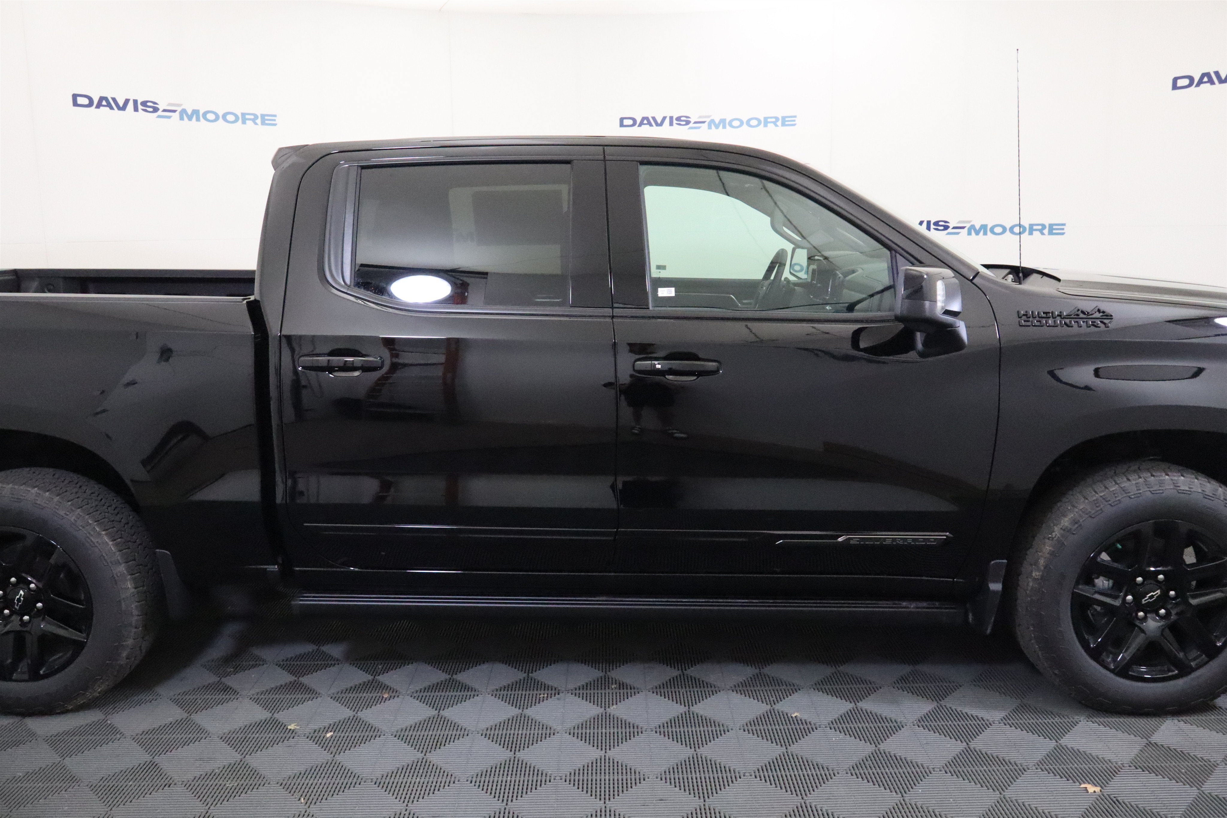 2026 Chevrolet Silverado 1500 High Country Crew Cab 4WD