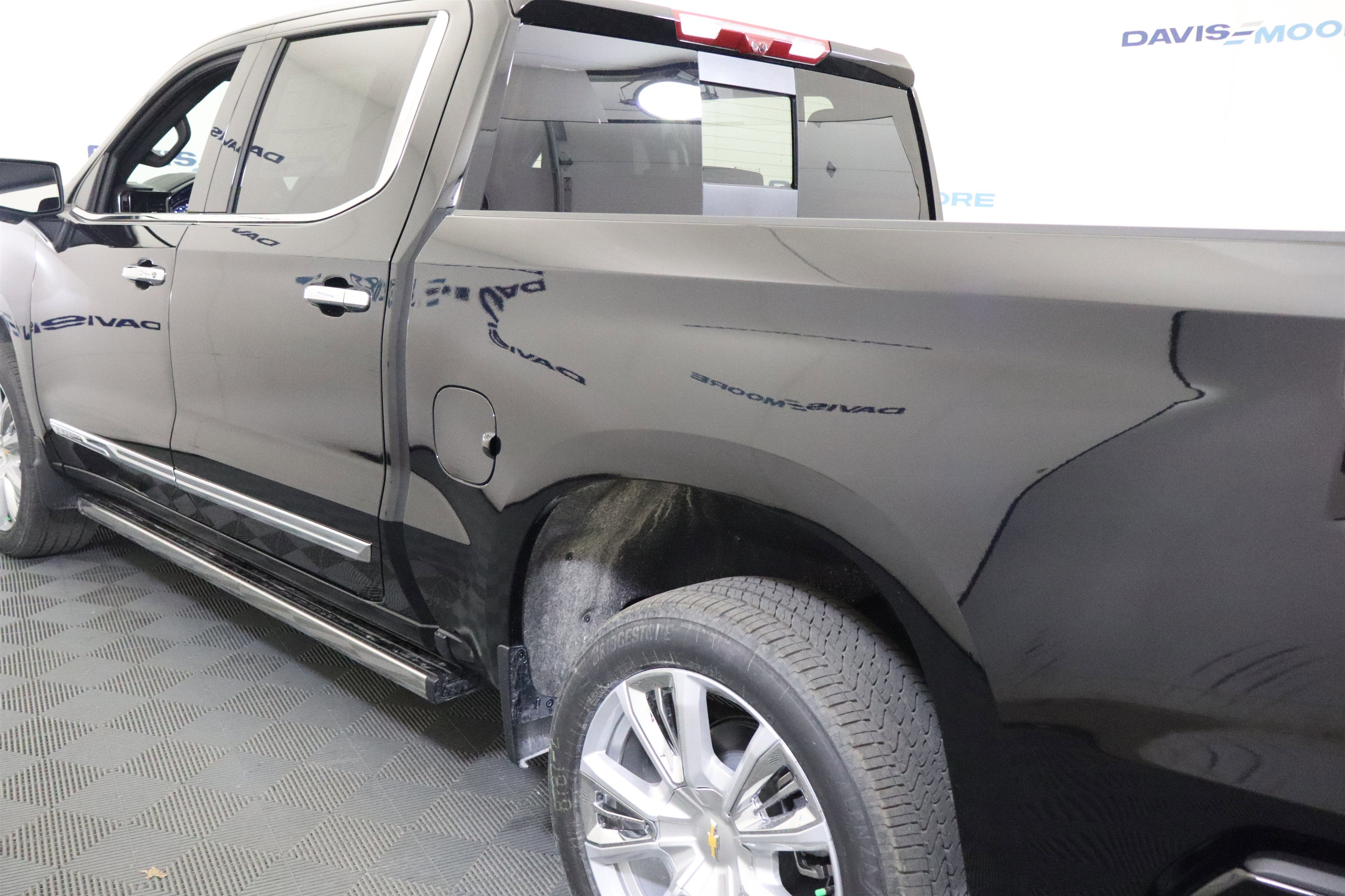 2026 Chevrolet Silverado 1500 High Country Crew Cab 4WD