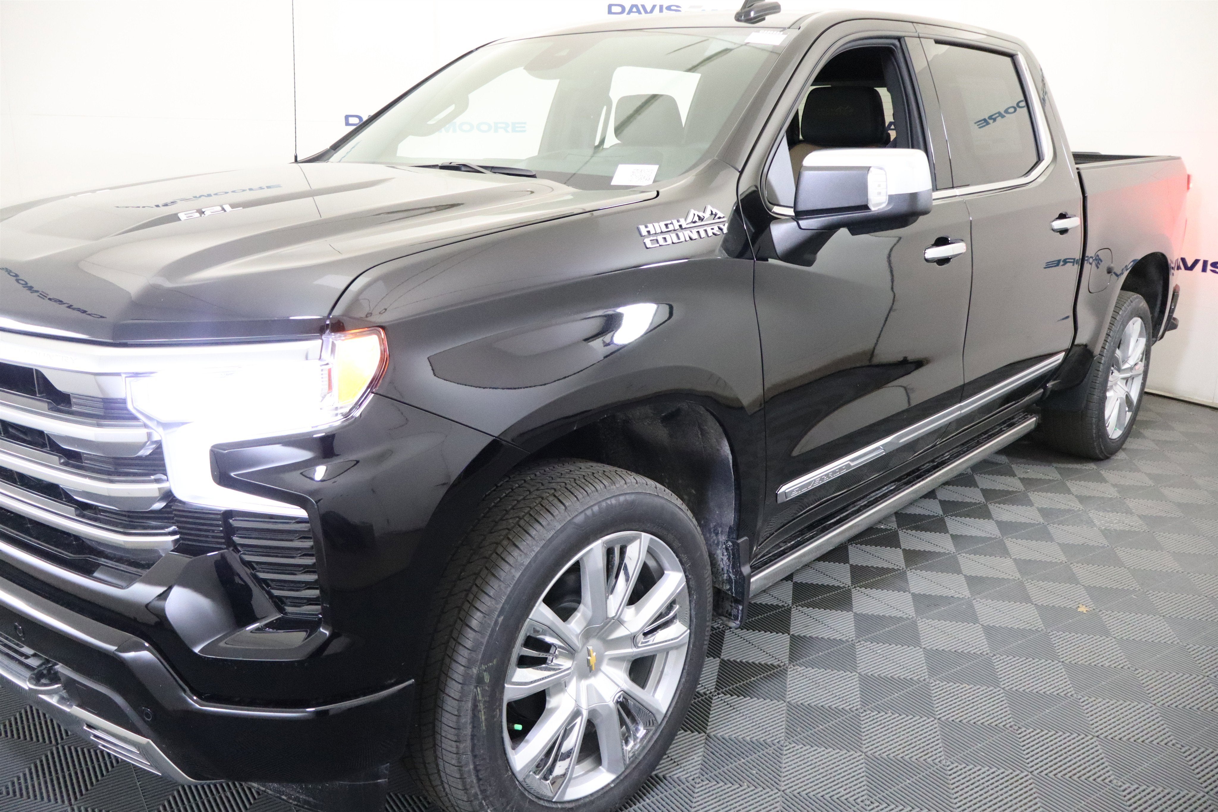 2026 Chevrolet Silverado 1500 High Country Crew Cab 4WD