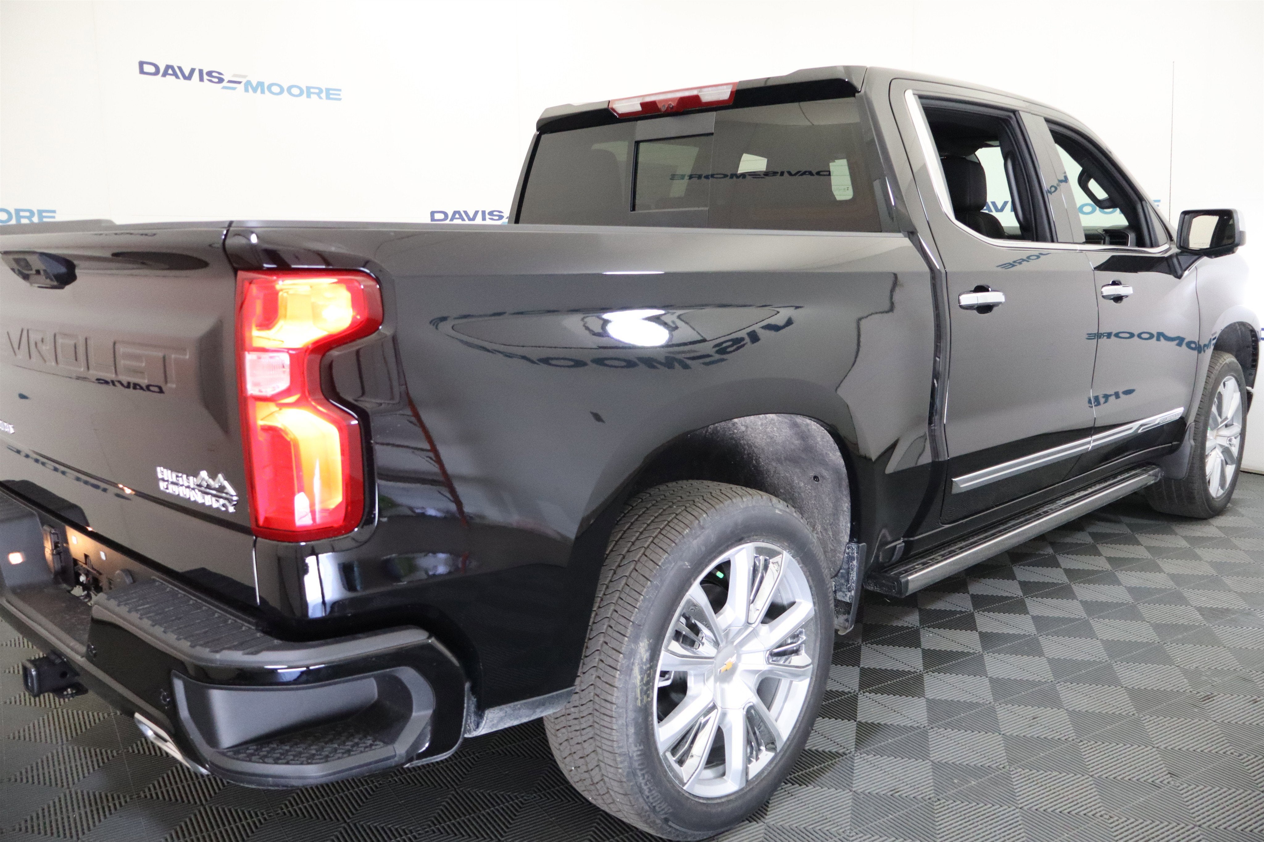 2026 Chevrolet Silverado 1500 High Country Crew Cab 4WD