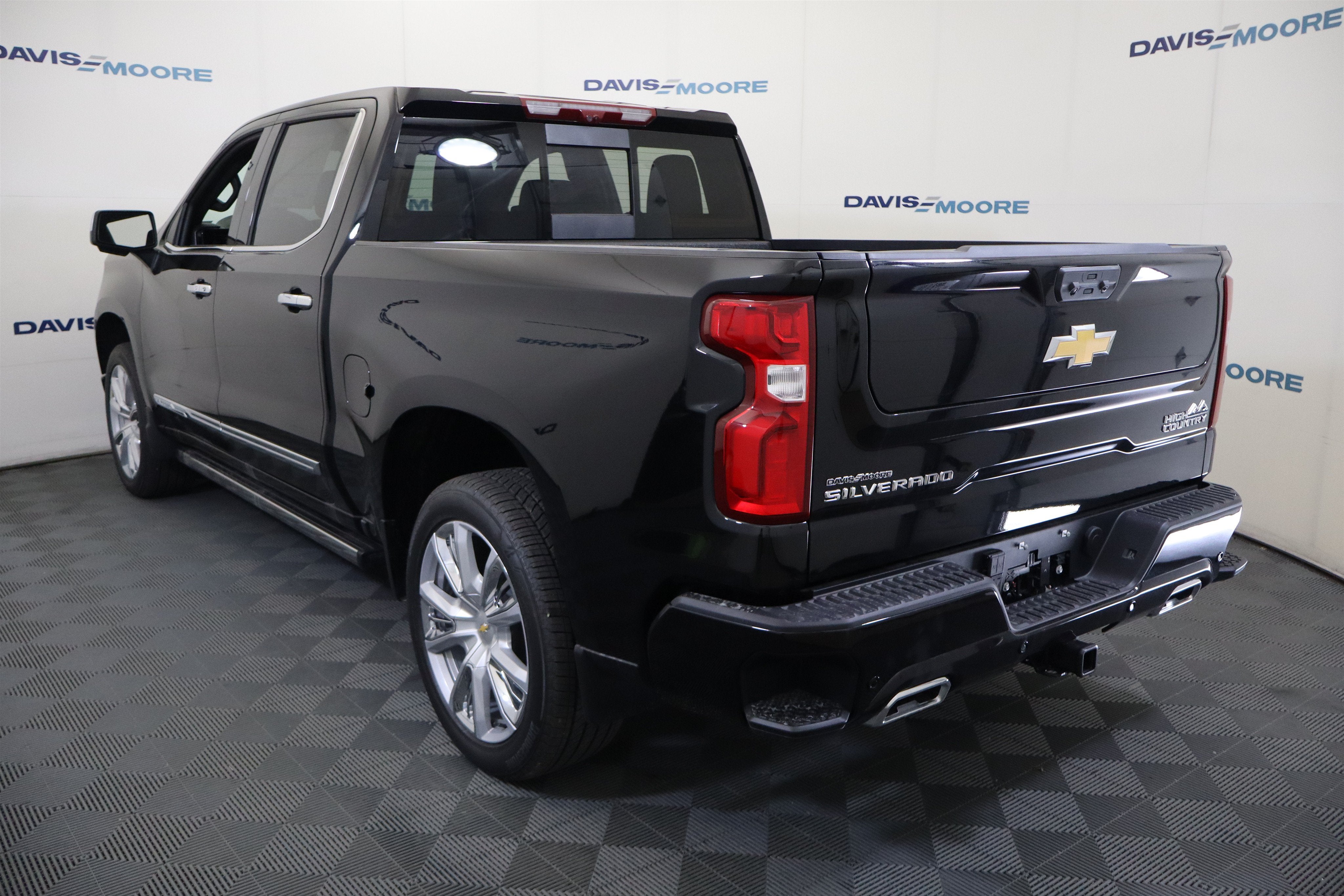 2026 Chevrolet Silverado 1500 High Country Crew Cab 4WD