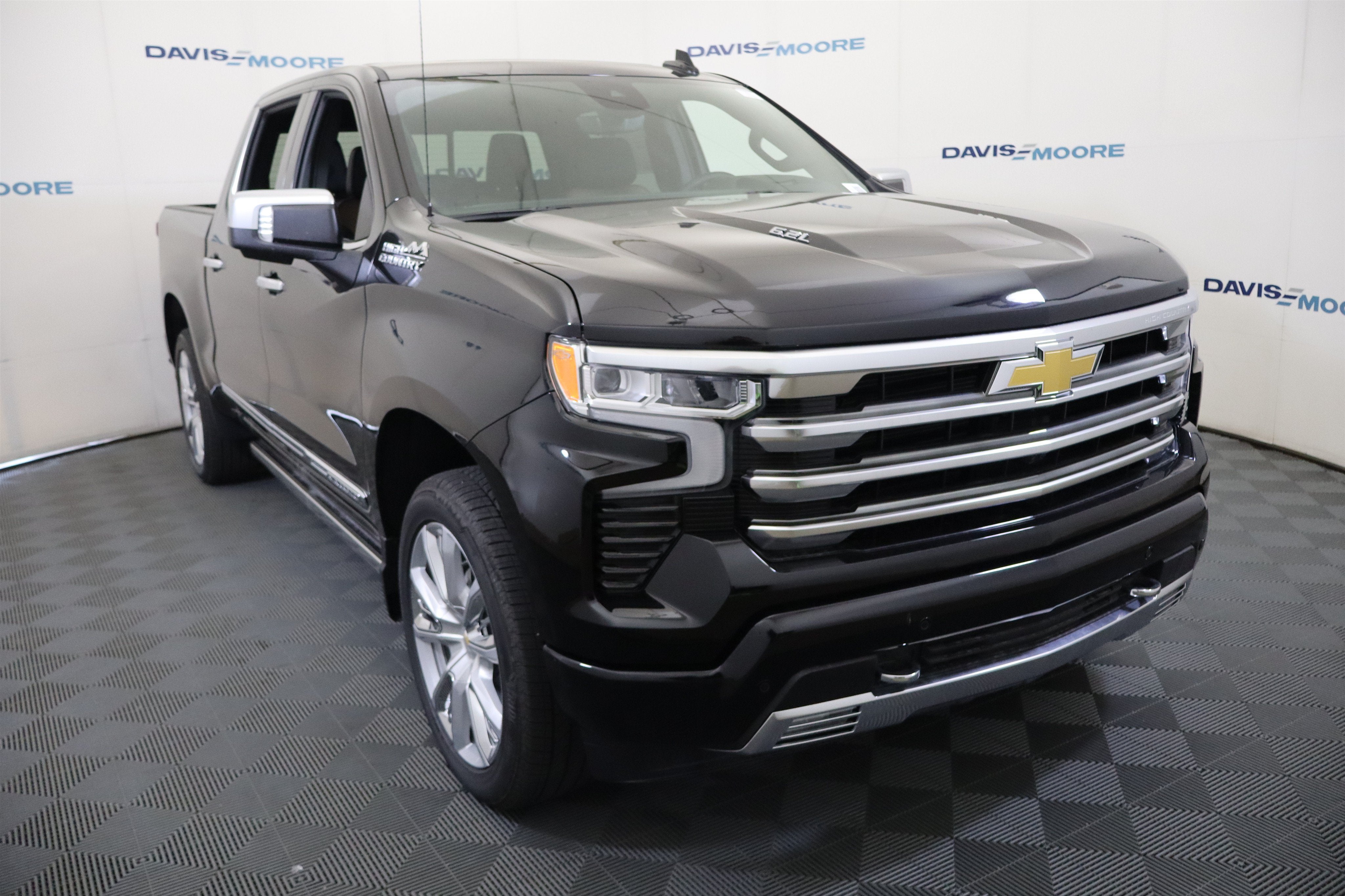 2026 Chevrolet Silverado 1500 High Country Crew Cab 4WD