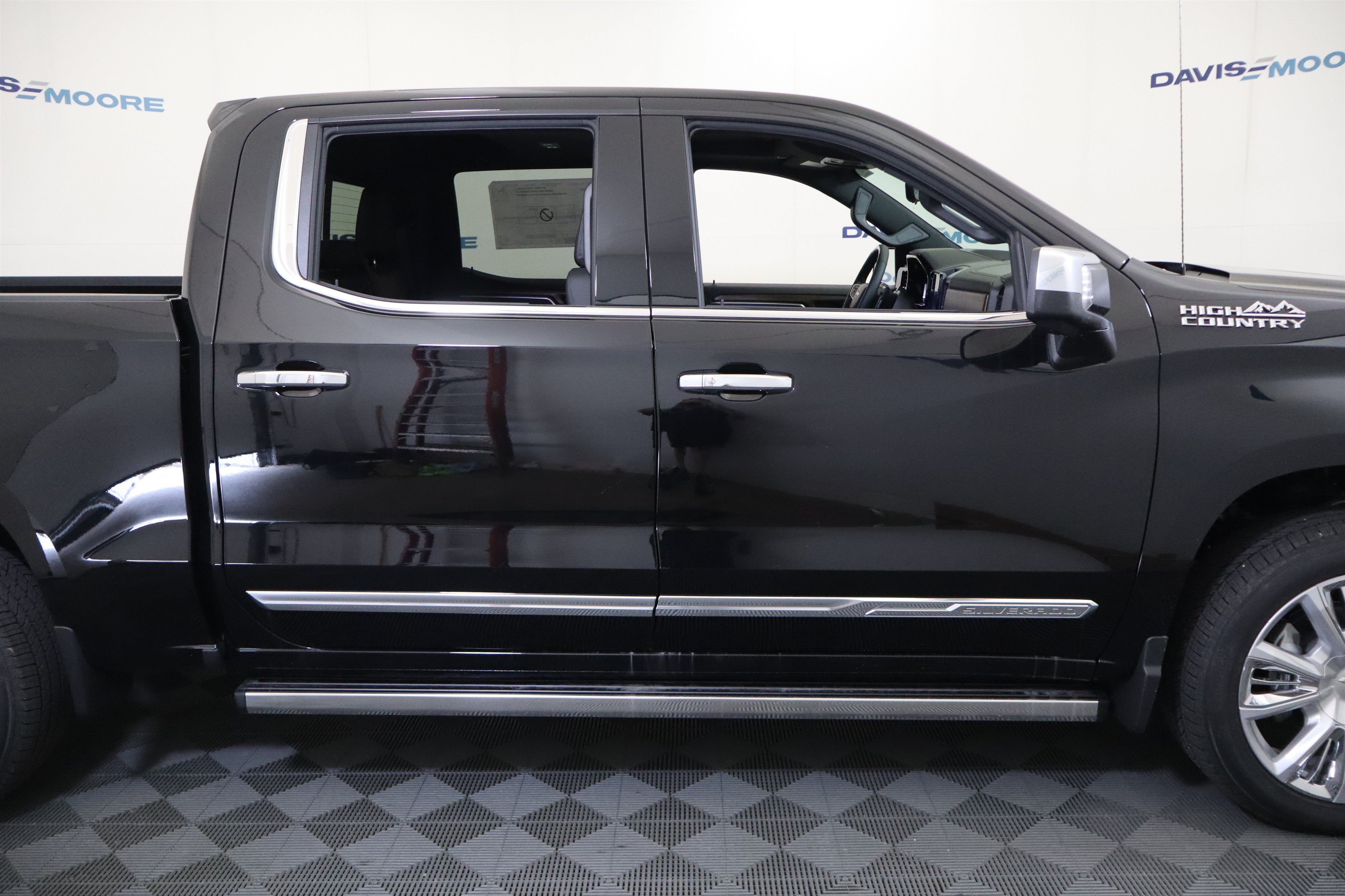 2026 Chevrolet Silverado 1500 High Country Crew Cab 4WD