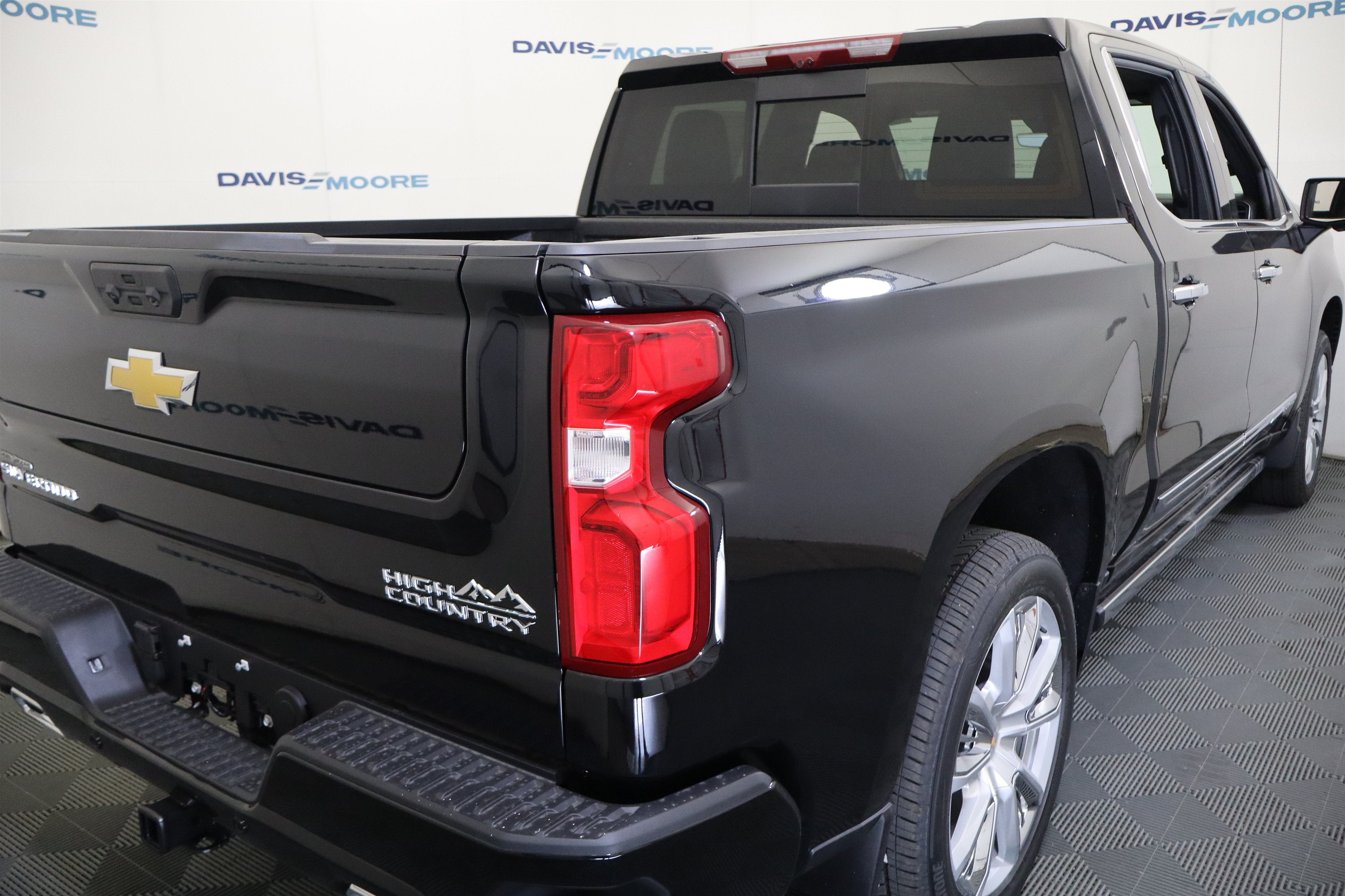 2026 Chevrolet Silverado 1500 High Country Crew Cab 4WD