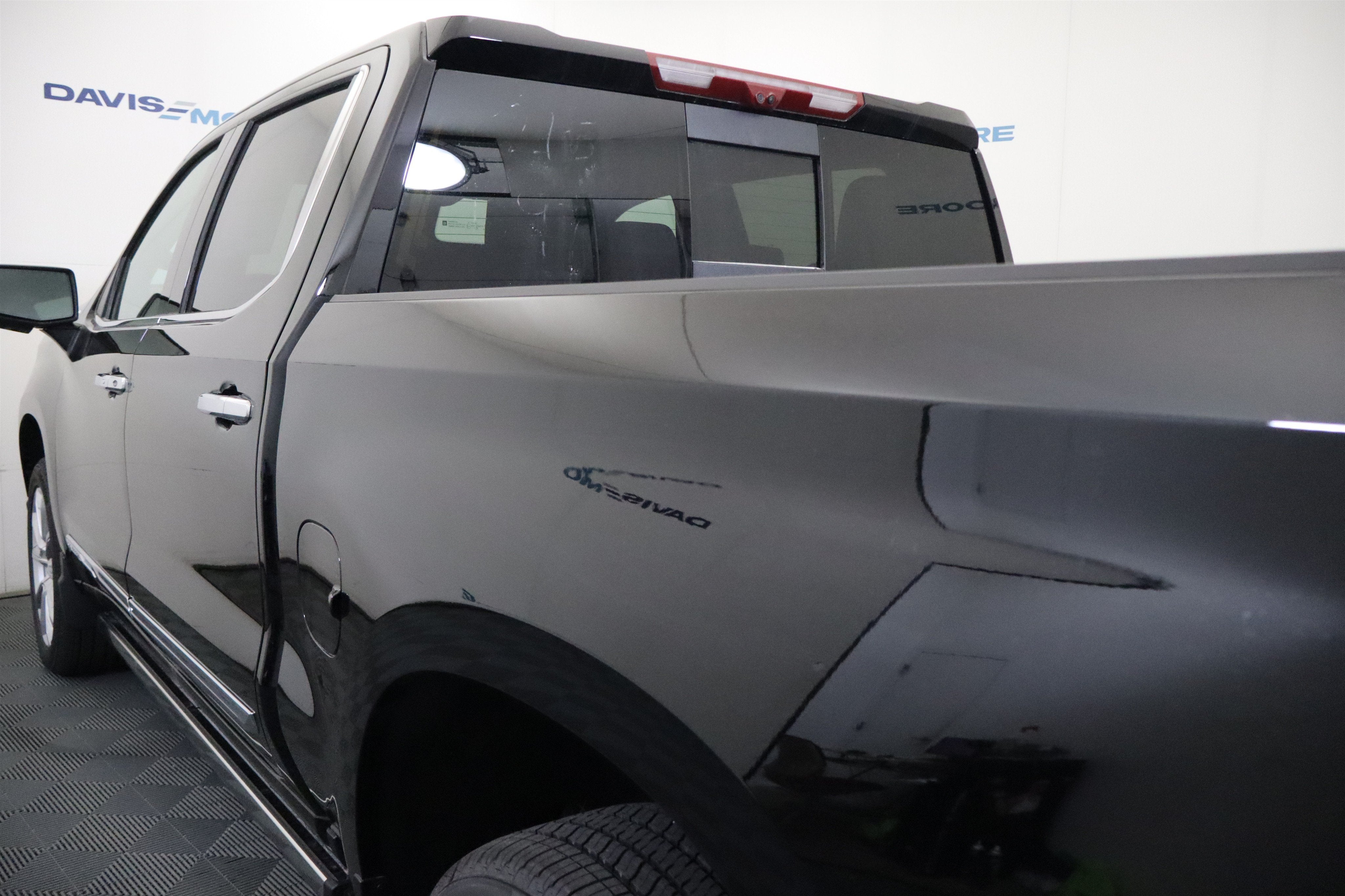 2026 Chevrolet Silverado 1500 High Country Crew Cab 4WD