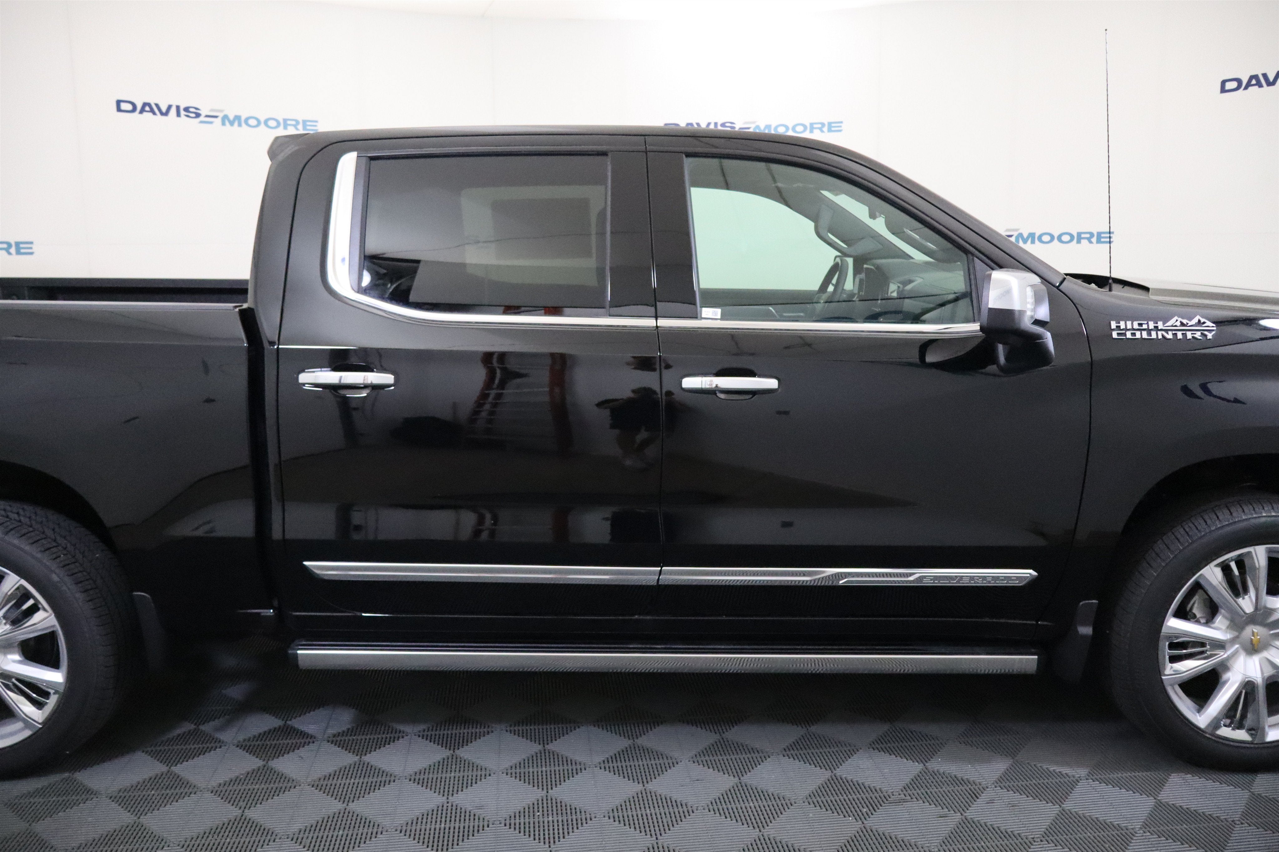 2026 Chevrolet Silverado 1500 High Country Crew Cab 4WD
