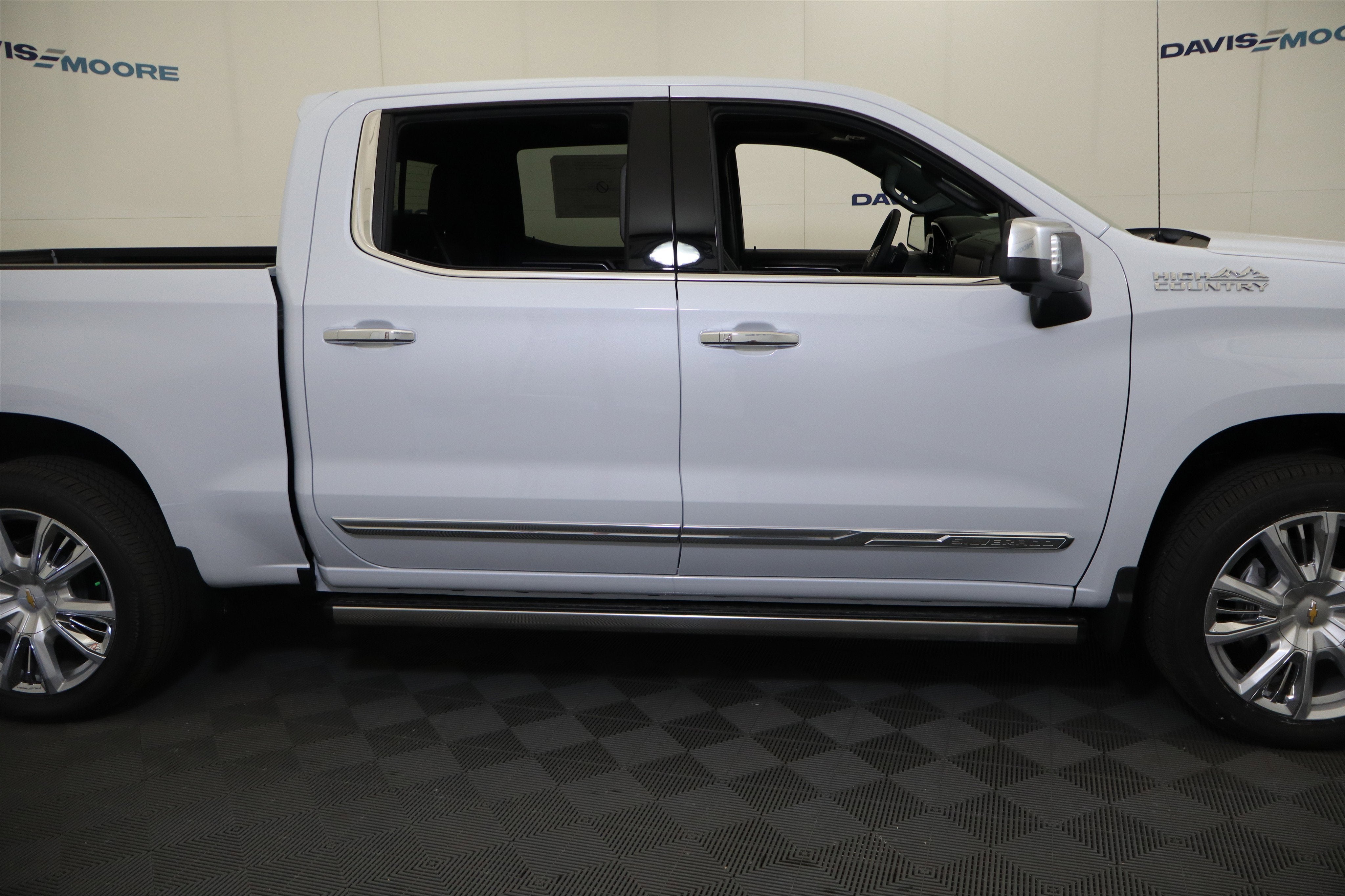 2026 Chevrolet Silverado 1500 High Country Crew Cab 4WD