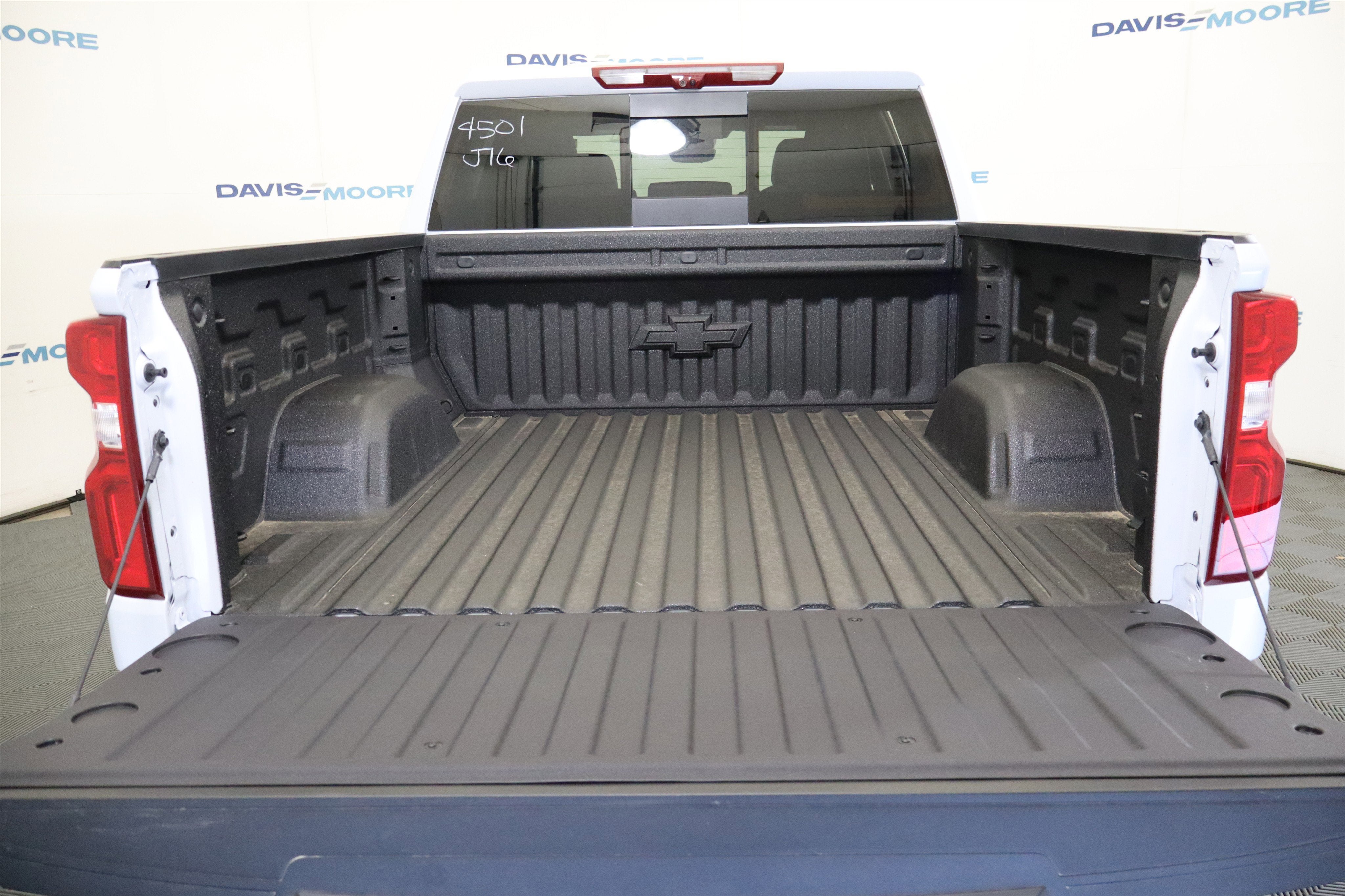 2026 Chevrolet Silverado 1500 High Country Crew Cab 4WD