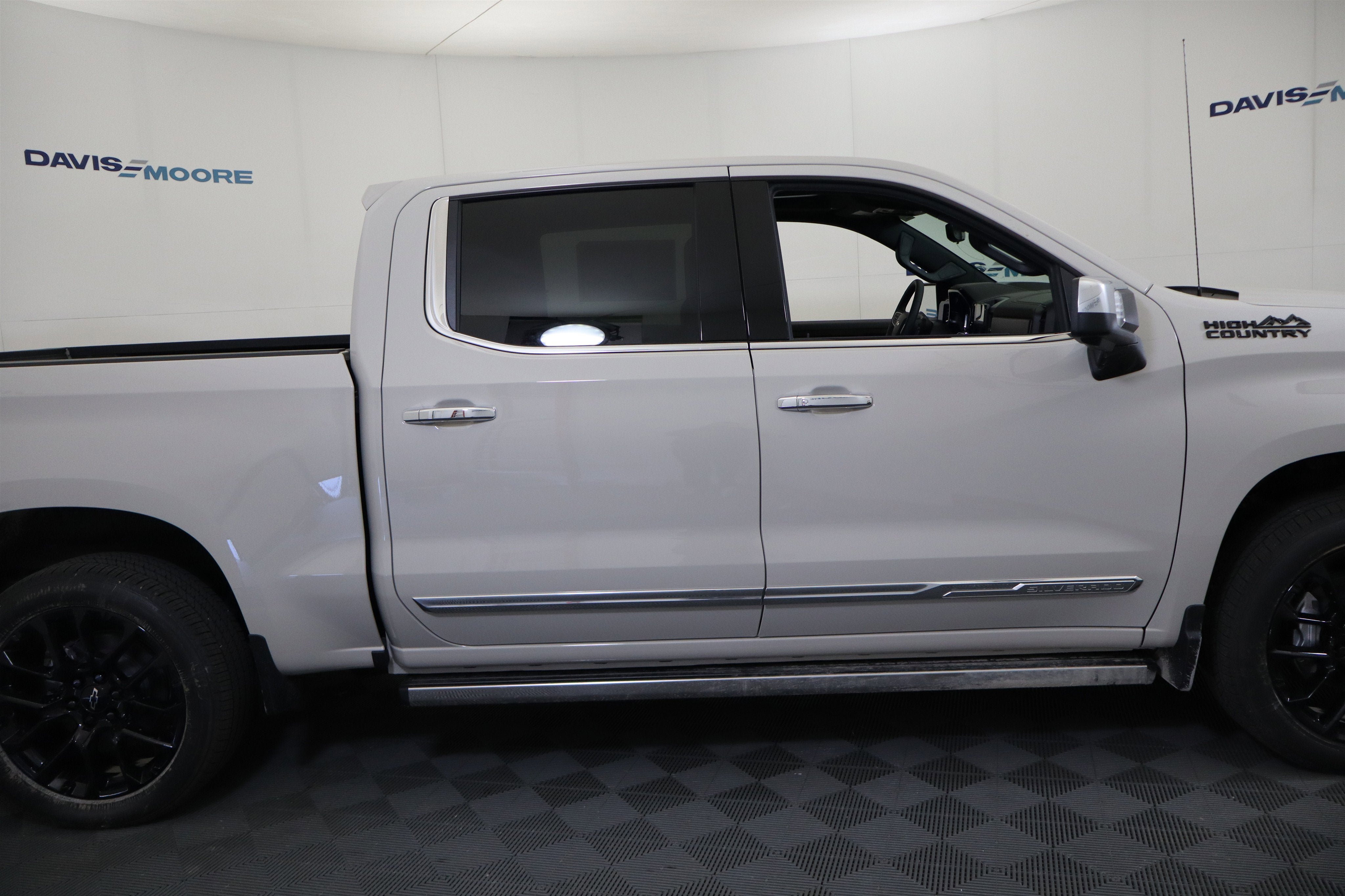 2026 Chevrolet Silverado 1500 High Country Crew Cab 4WD