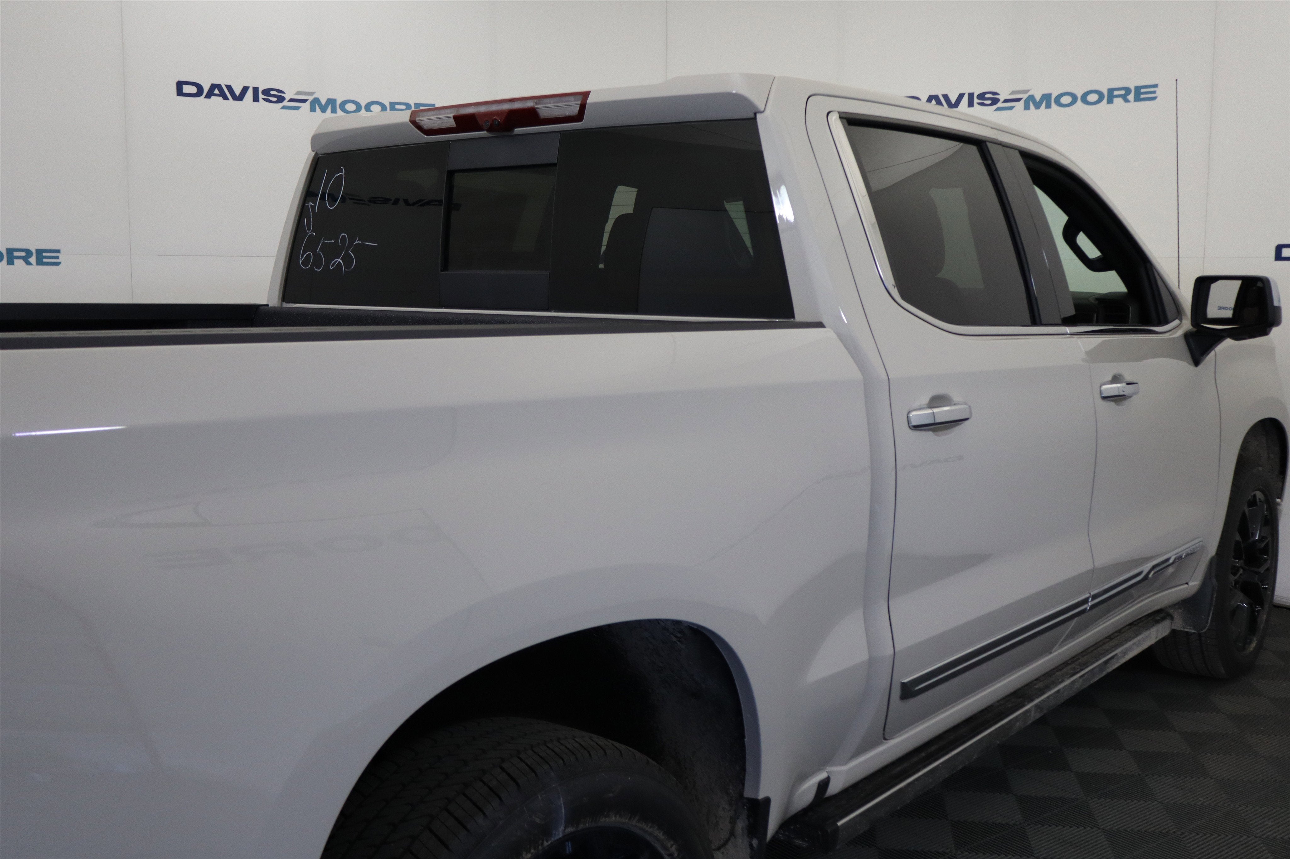 2026 Chevrolet Silverado 1500 High Country Crew Cab 4WD