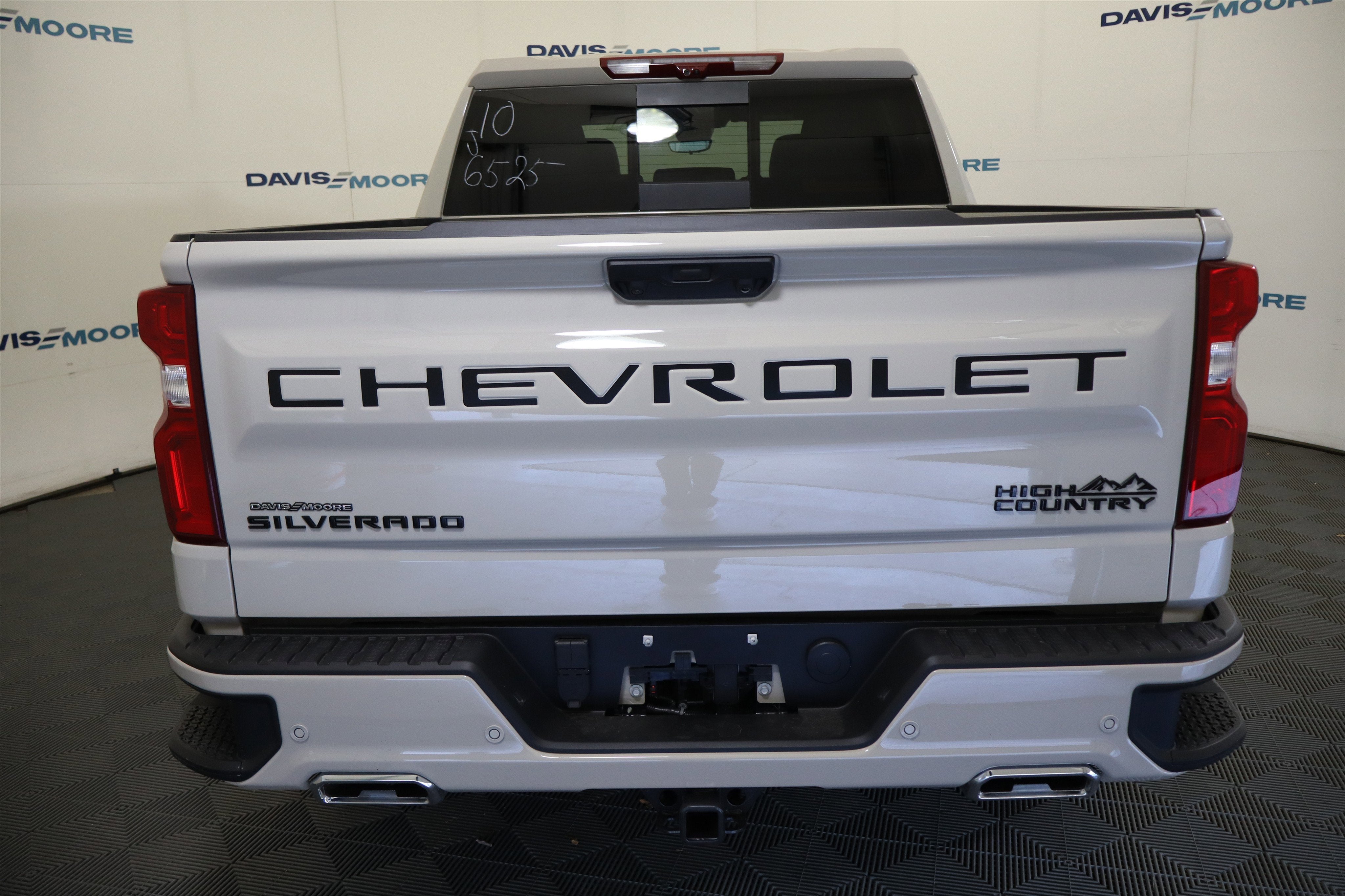 2026 Chevrolet Silverado 1500 High Country Crew Cab 4WD