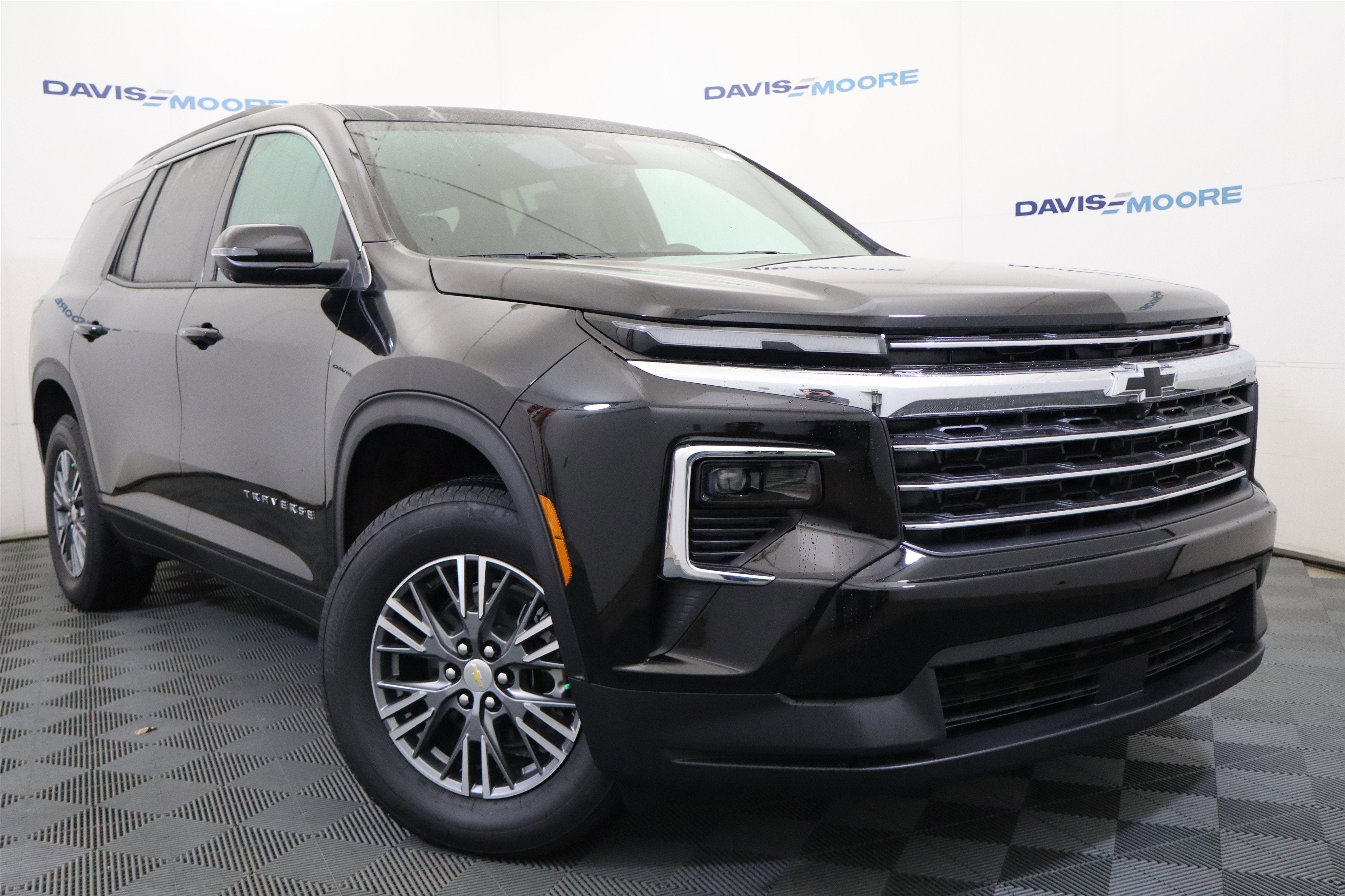 2026 Chevrolet Traverse FWD LT