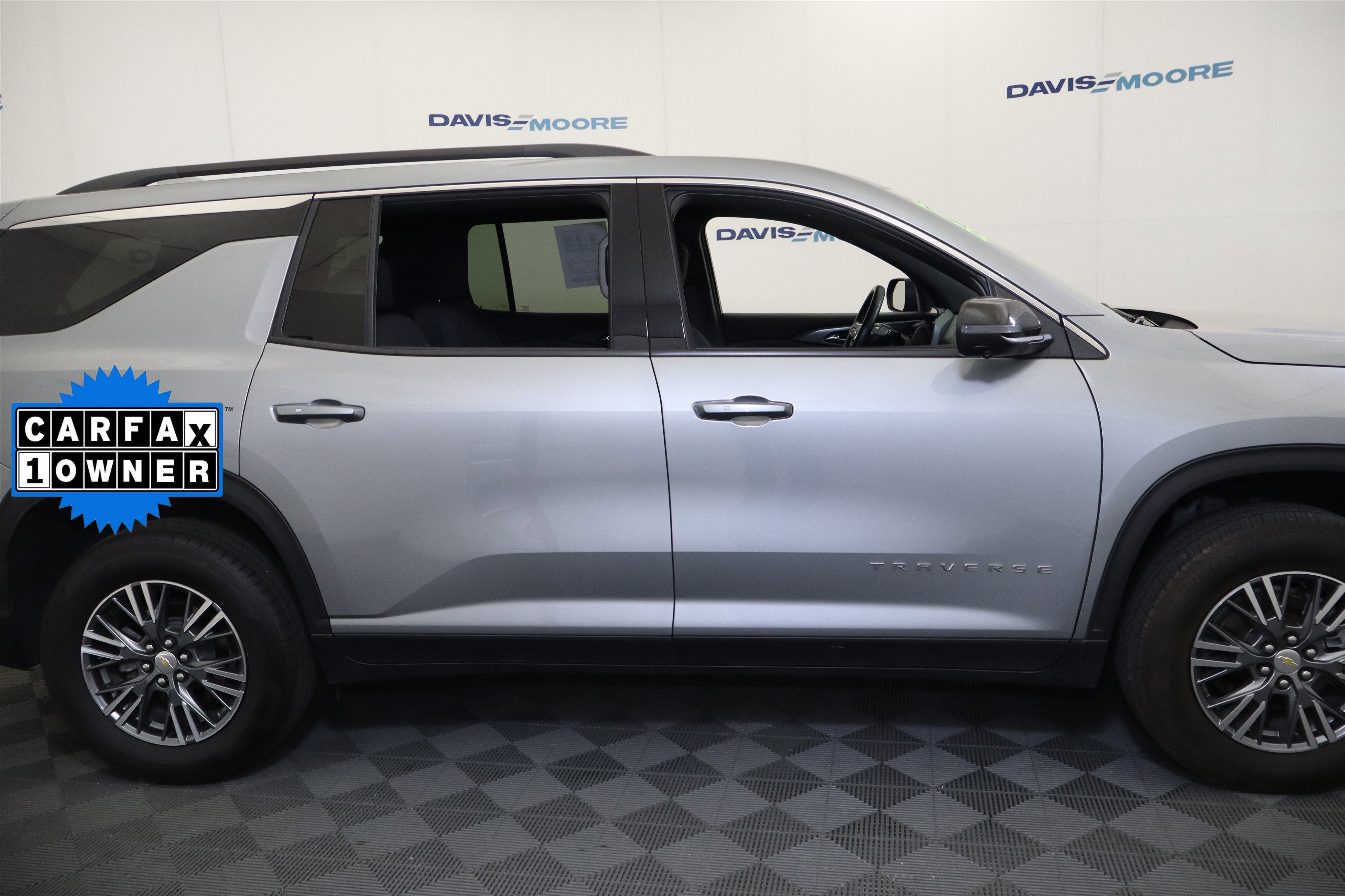 2024 Chevrolet Traverse FWD LT