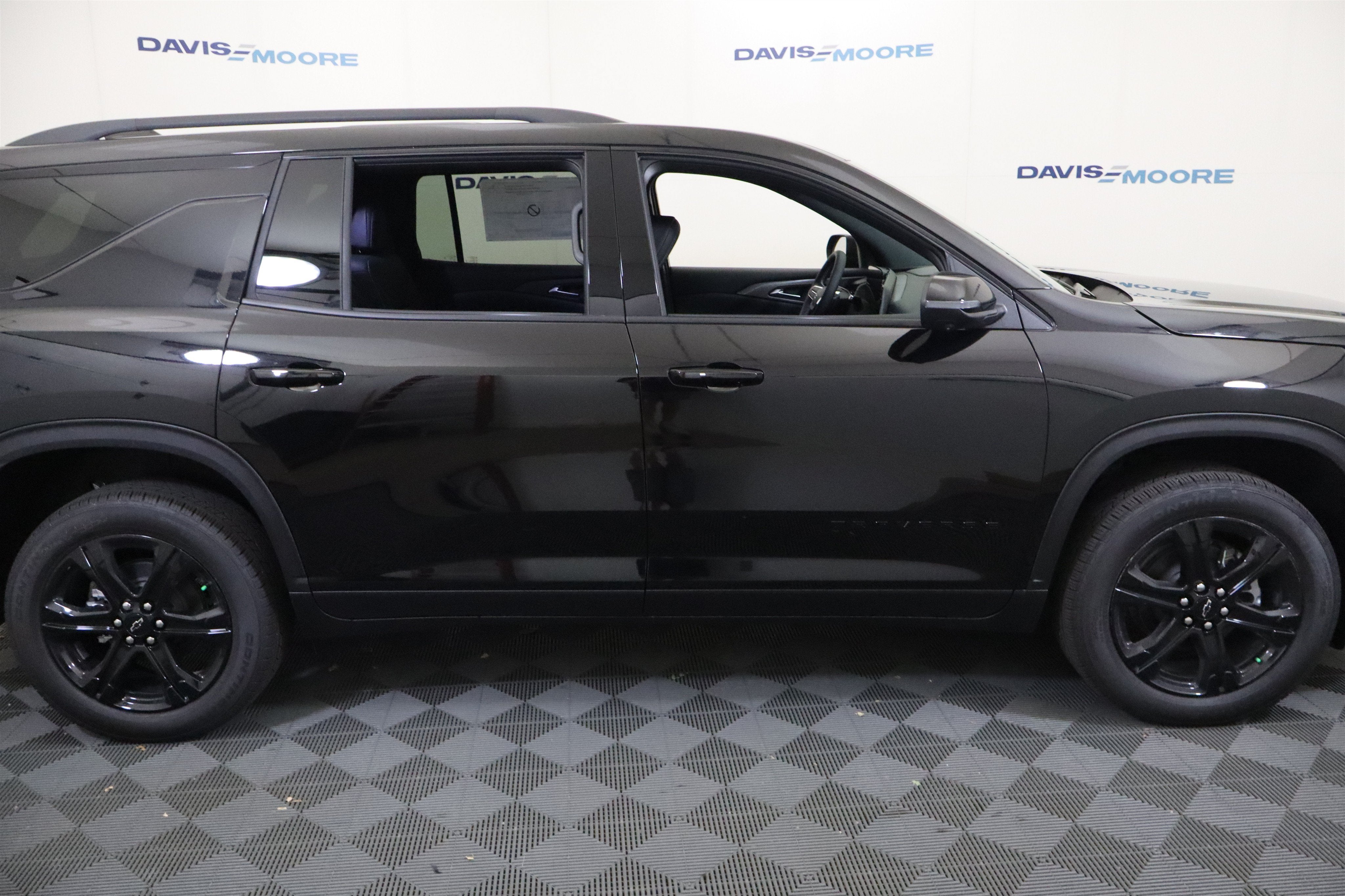 2027 Chevrolet Traverse FWD LT