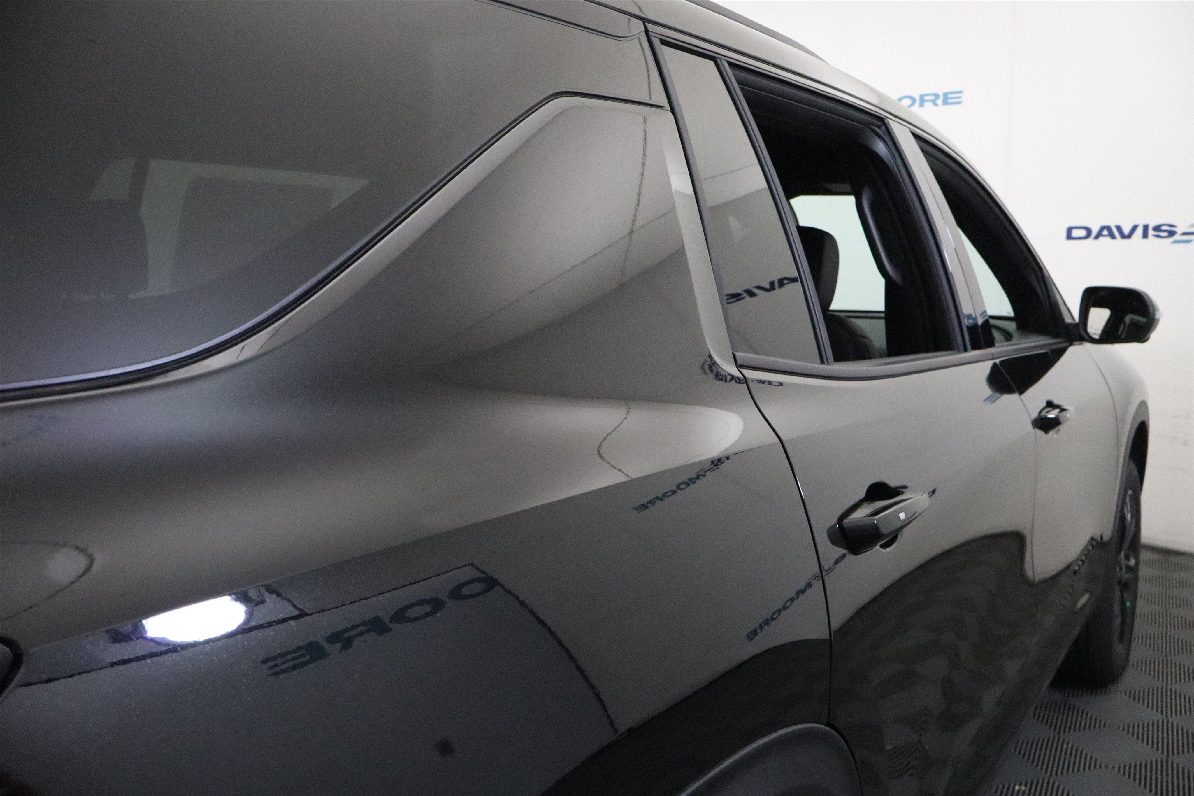 2027 Chevrolet Traverse FWD LT