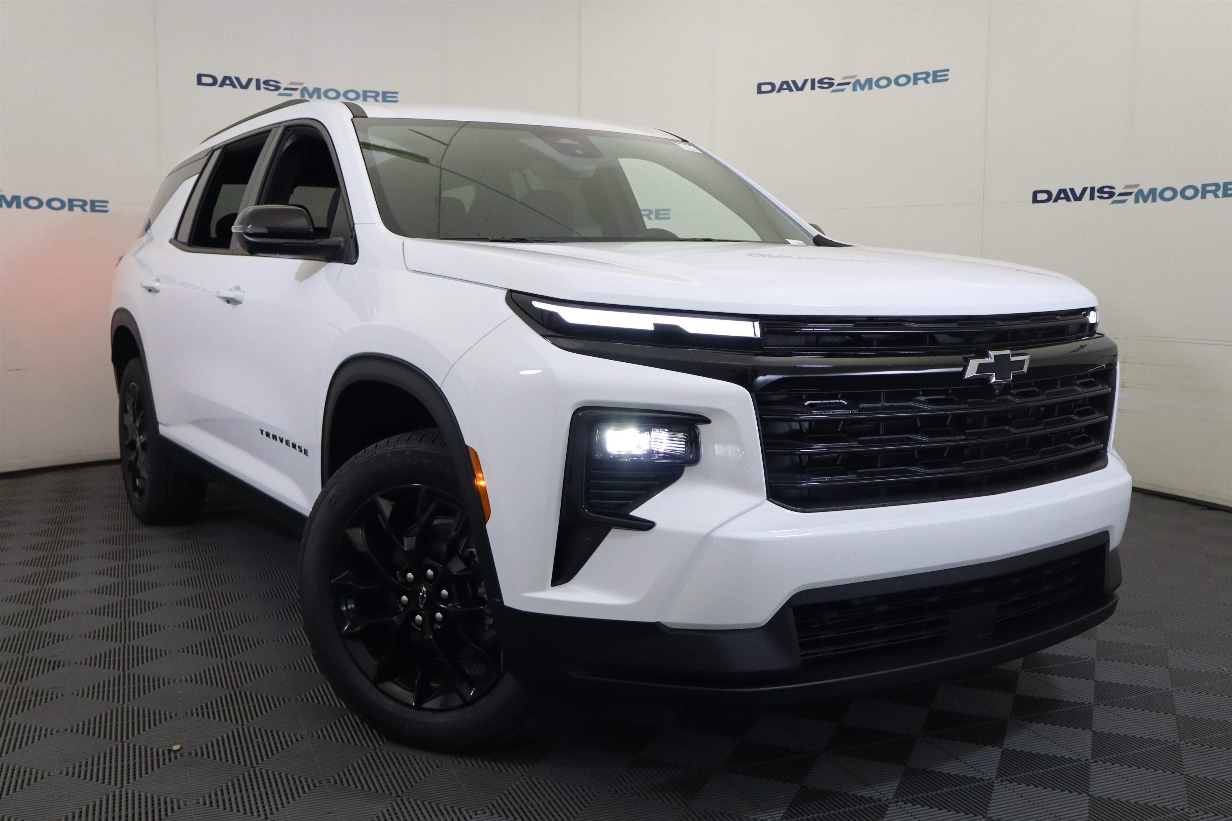 2026 Chevrolet Traverse FWD LT