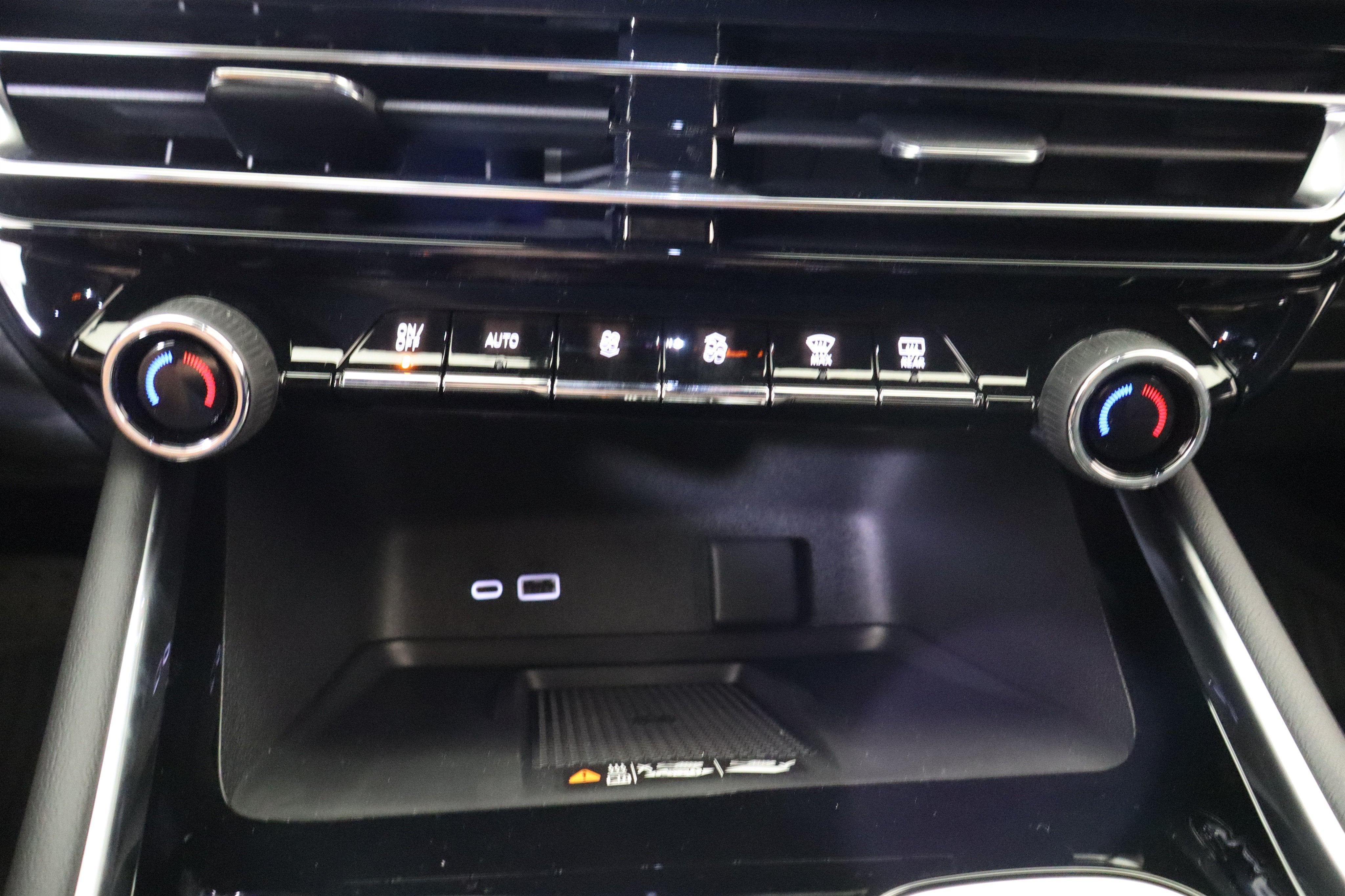2027 Chevrolet Traverse FWD LT