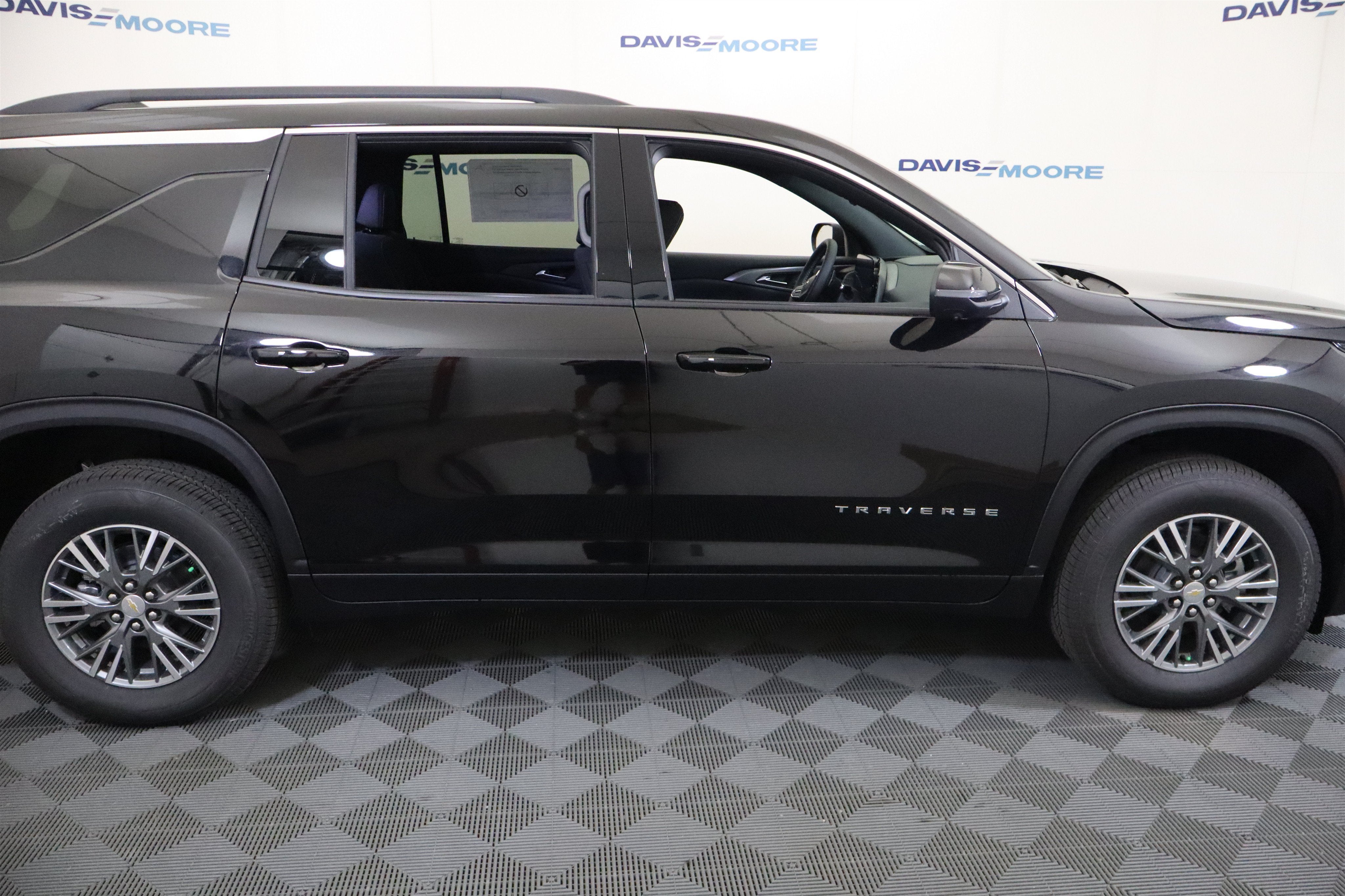 2027 Chevrolet Traverse FWD LT